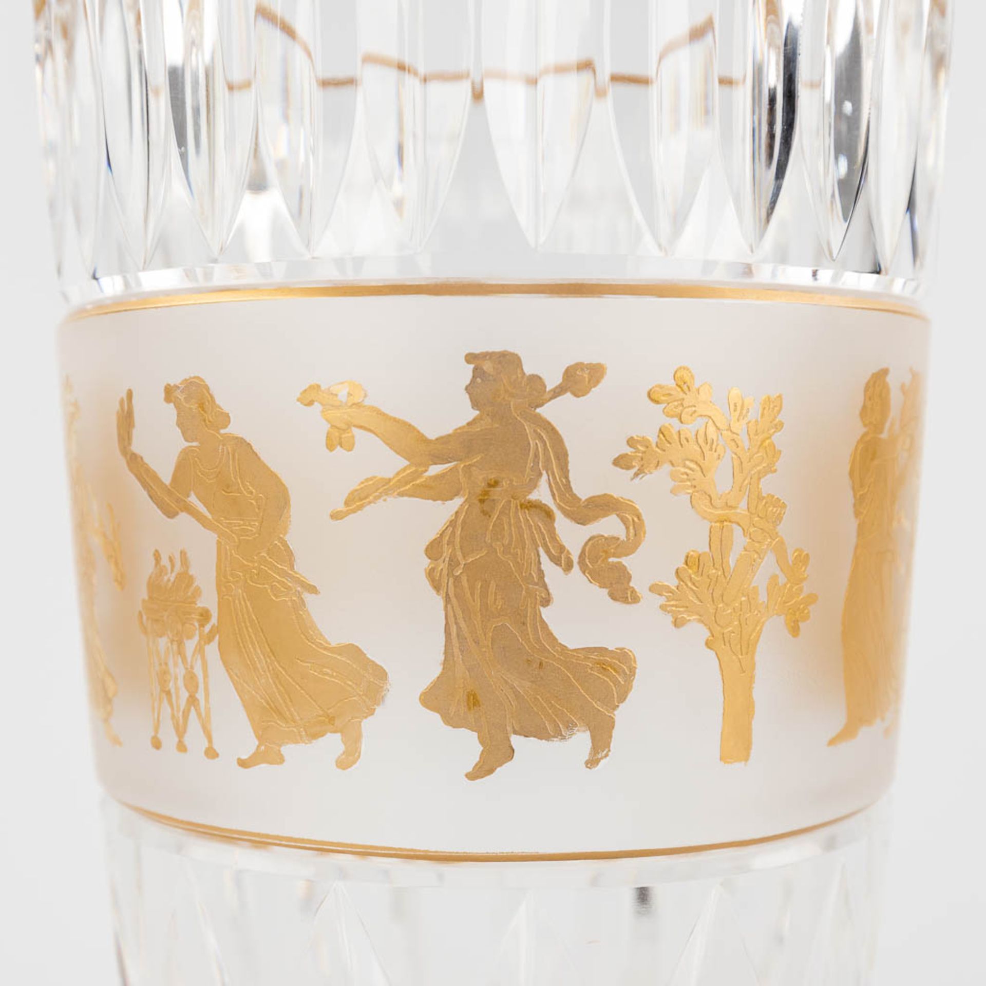 Val Saint Lambert, a collection of 32 crystal vases, 'La Dance De Flore' . (H: 22,5 x D: 12 cm) - Image 14 of 16