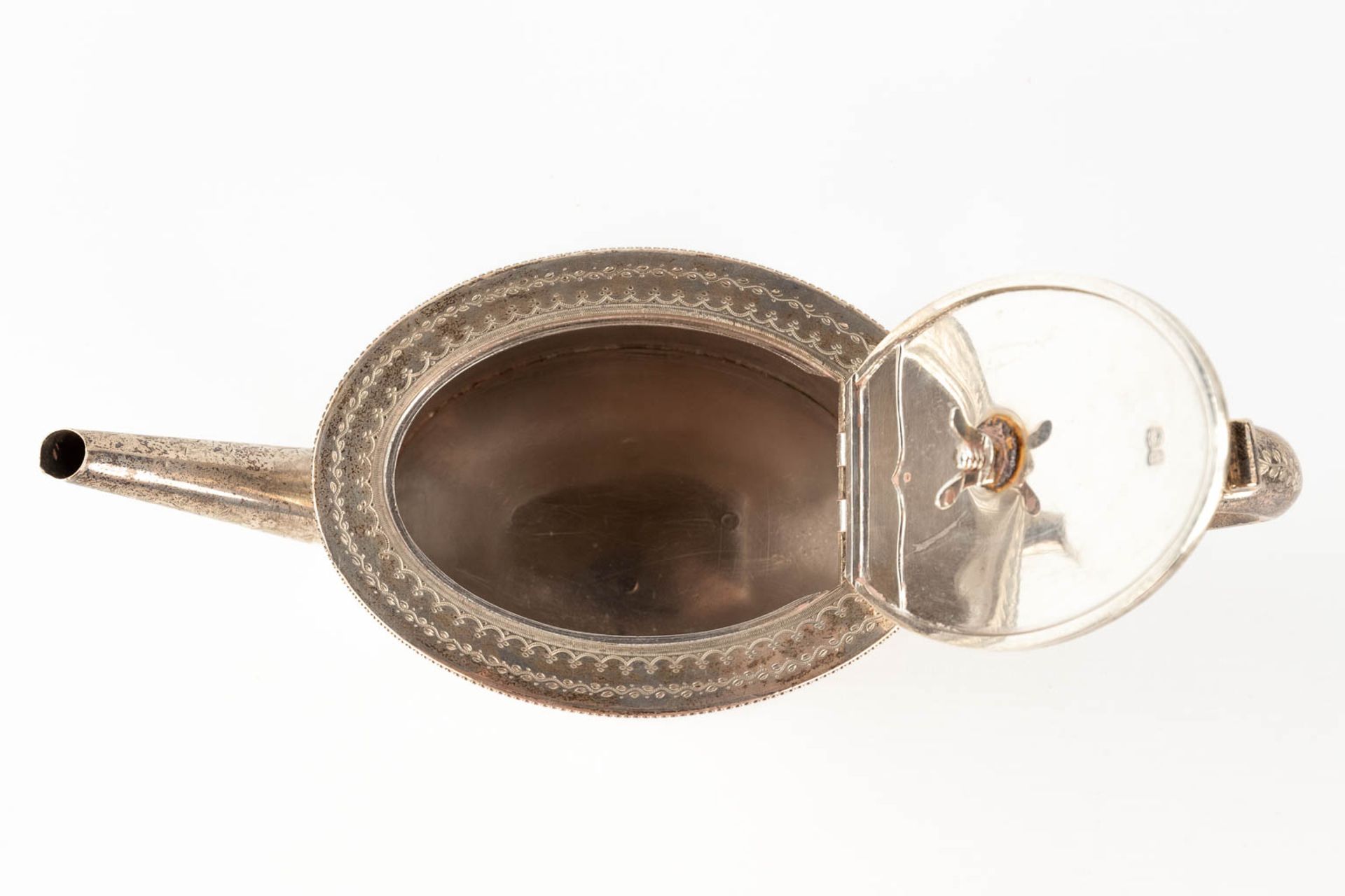 An antique tea pot, silver, London, 19th century. 520g. (L: 10 x W: 26 x H: 13 cm) - Image 13 of 14