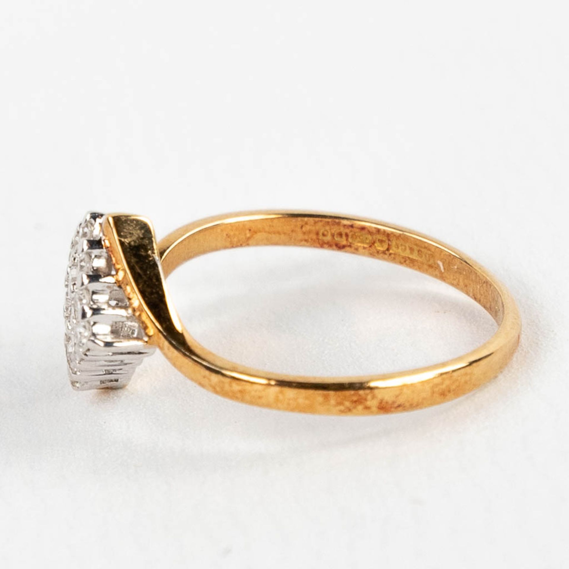 A yellow and white gold ring finished with 9 brilliants. 2,14g. size: 51 - Image 8 of 12
