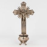 A silver holy water font, Flanders, 18th C. 209g. (W: 14 x H: 25,7 cm)