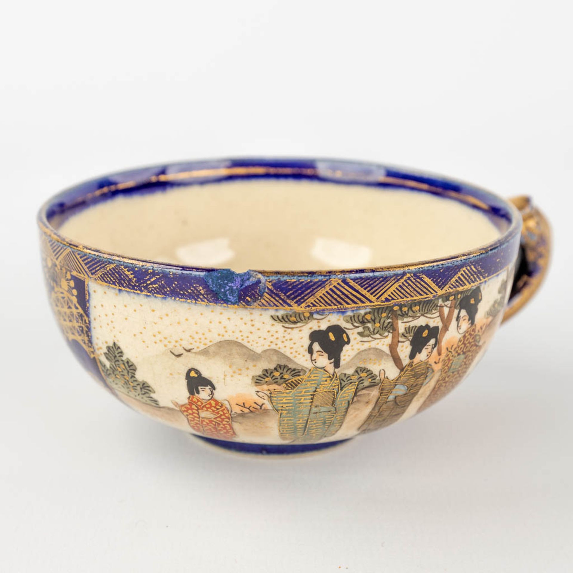 A 15-piece tea service, Satsuma stoneware, Meji period, Japan. (W: 21 x H: 17,5 x D: 12 cm) - Image 13 of 21