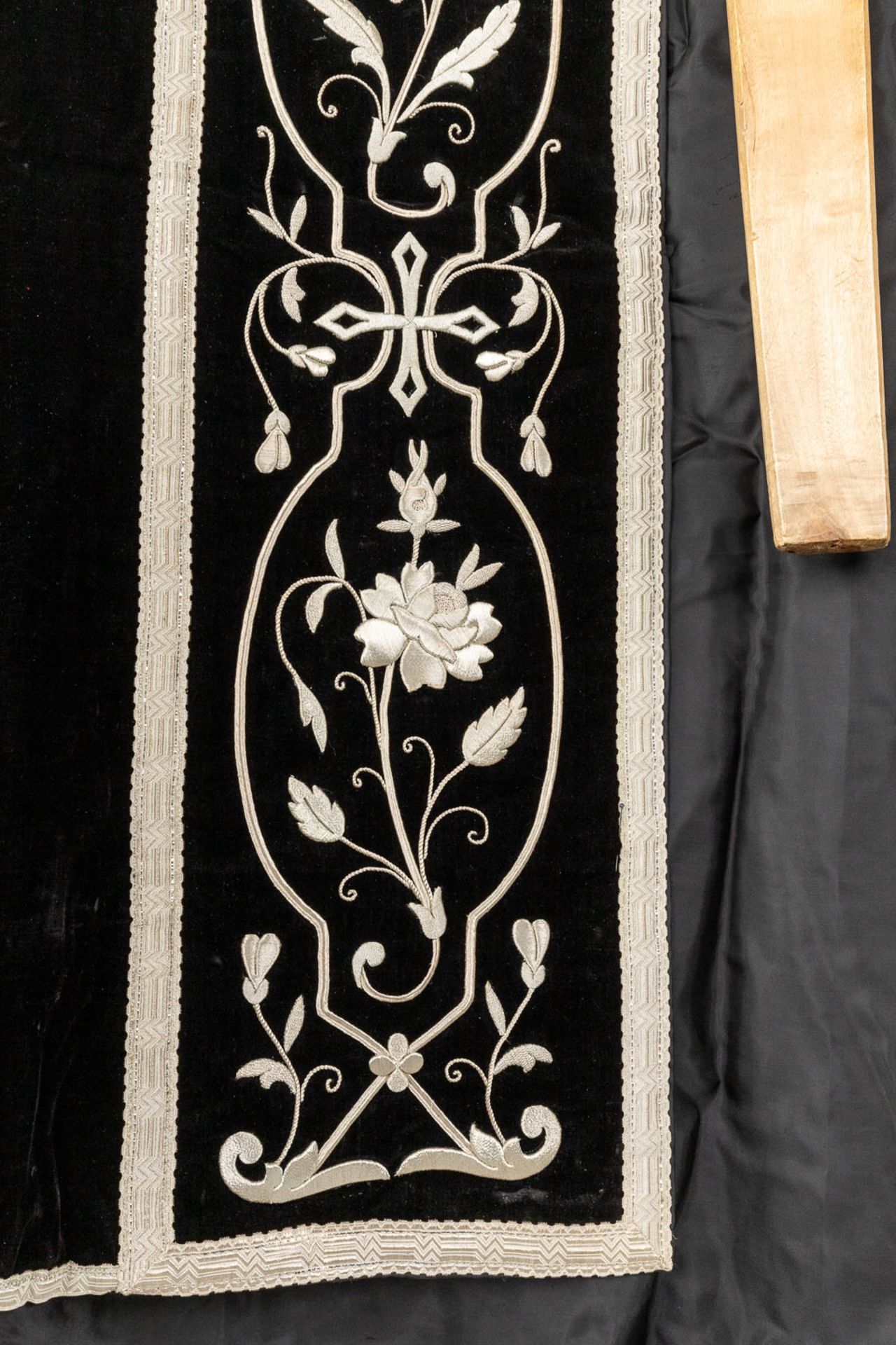 A Cope, Roman Chasuble, Stola, Brusa and Chalice Veil, Decorated with the IHS logo - Image 8 of 14