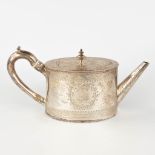 An antique tea pot, silver, London, 19th century. 520g. (L: 10 x W: 26 x H: 13 cm)