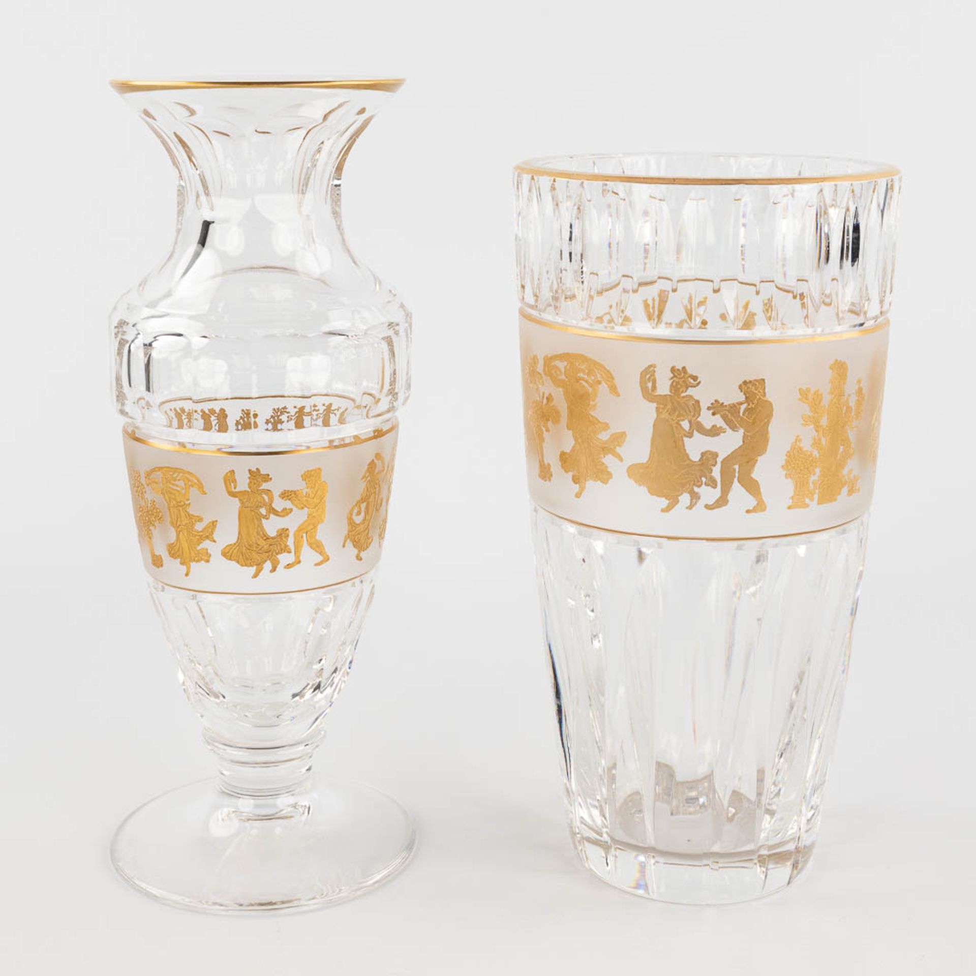 Val Saint Lambert, a collection of 32 crystal vases, 'La Dance De Flore' . (H: 22,5 x D: 12 cm) - Image 3 of 16