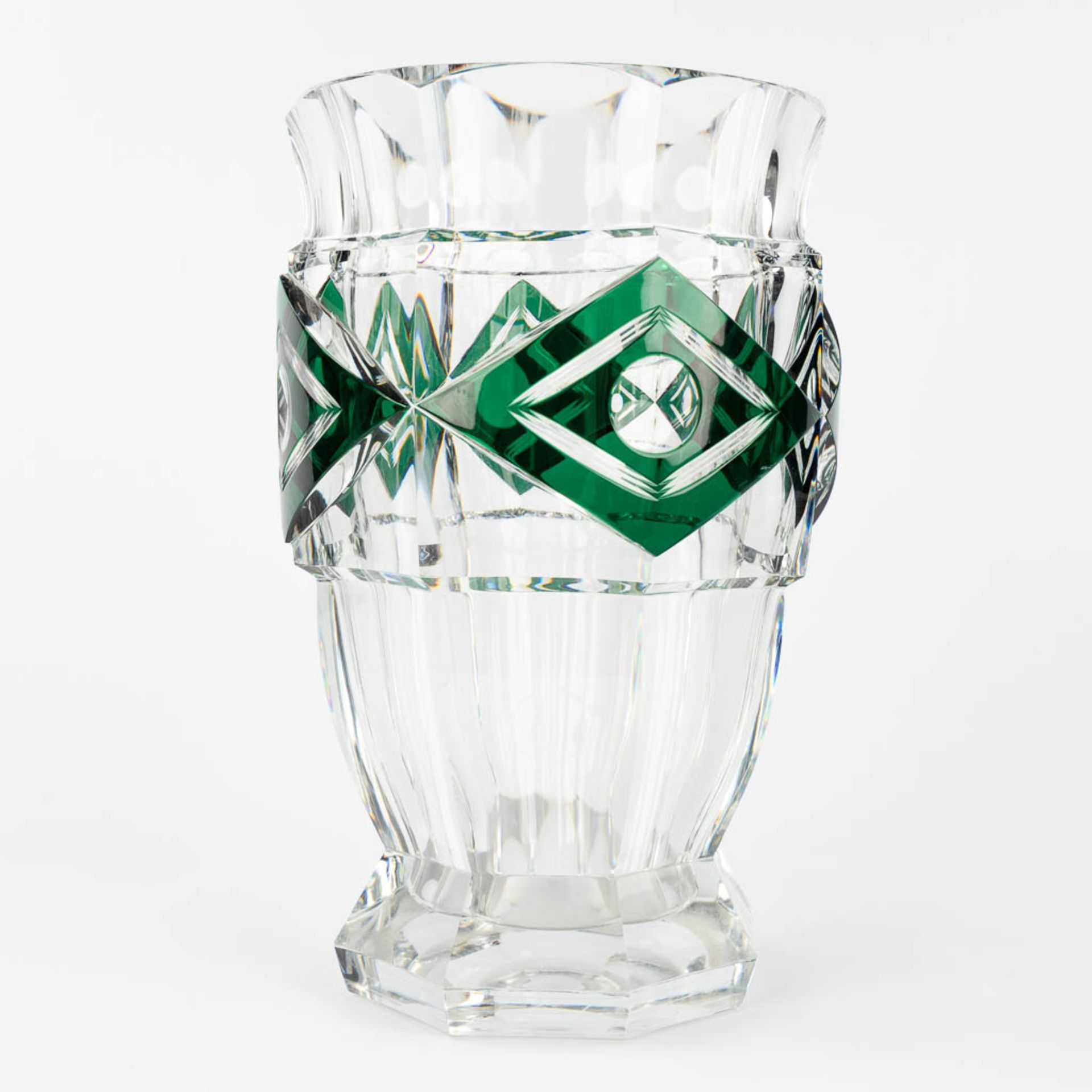 Val Saint Lambert 'Kipling'. Green and clear-cut crystal. Belgium. (H: 30,5 x D: 20 cm) - Image 5 of 10