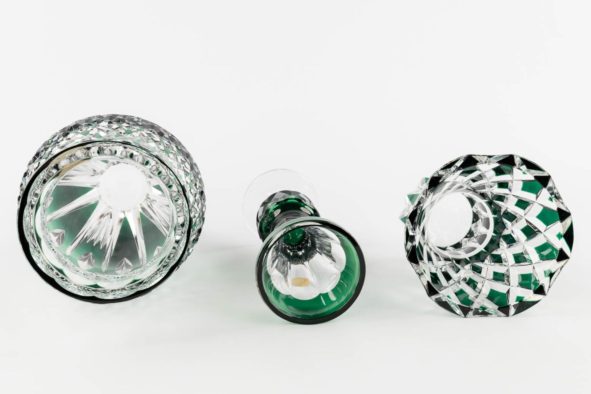 Val Saint Lambert, a collection of 3 vases, green cut crystal. (H: 30 x D: 15 cm) - Image 7 of 13