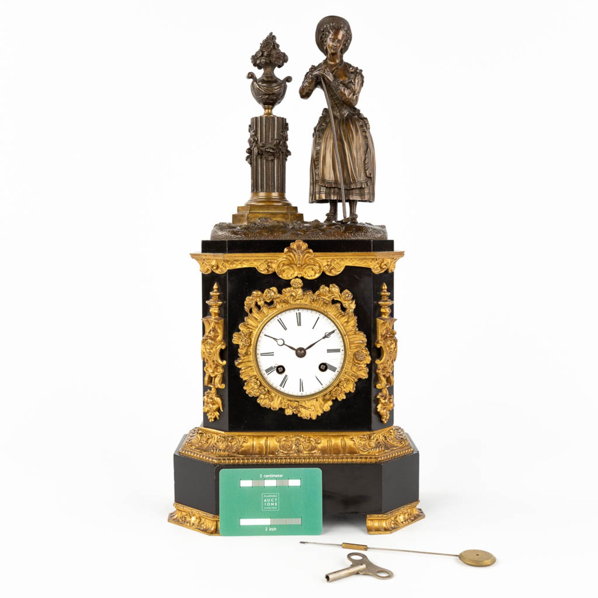 A black marble and bronze mantle clock 'Lady with a rake' 19th C. (L: 12 x W: 22,5 x H: 44 cm) - Image 2 of 12