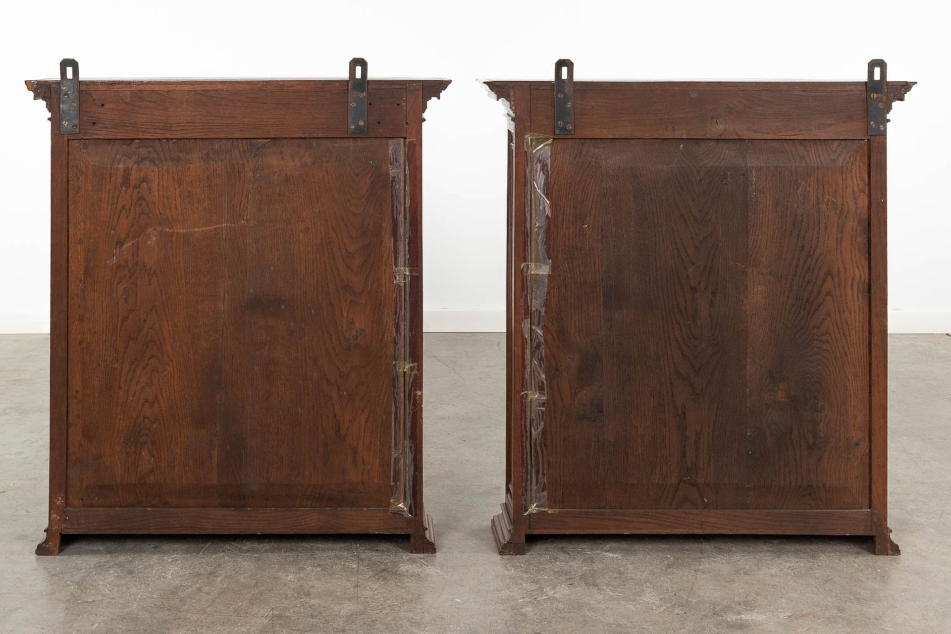 A pair of hanging cabinets, wood and glass. Circa 1900. (L: 17 x W: 75 x H: 83 cm) - Image 5 of 9