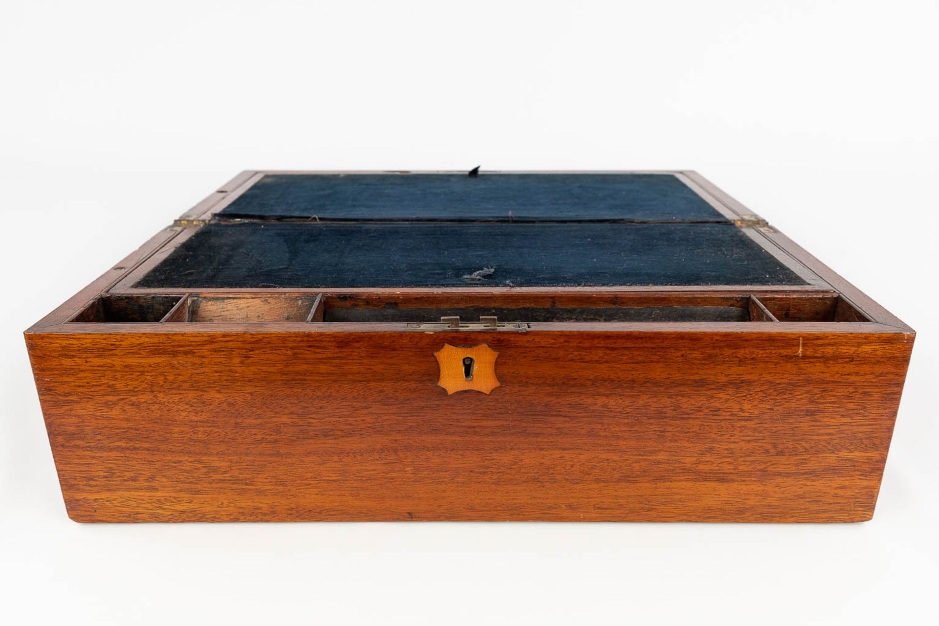 An antique English 'Slope Desk', 19th C. (L: 24,5 x W: 45 x H: 16 cm) - Image 9 of 18