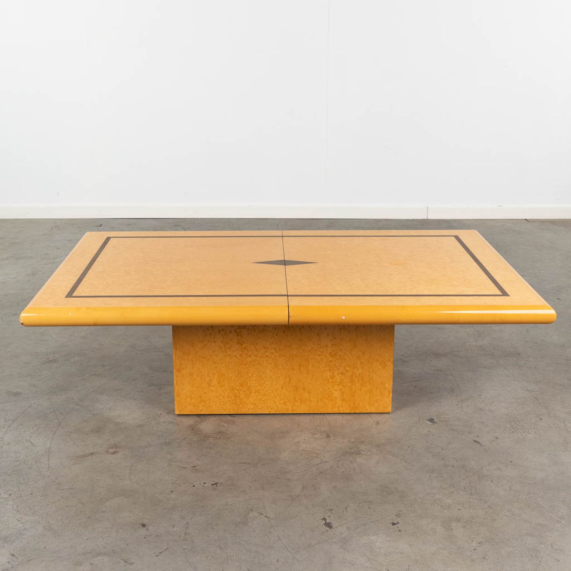 A coffee table, bird's eye veneer with copper inlay. Circa 1970. (L: 80 x W: 130 x H: 38 cm)