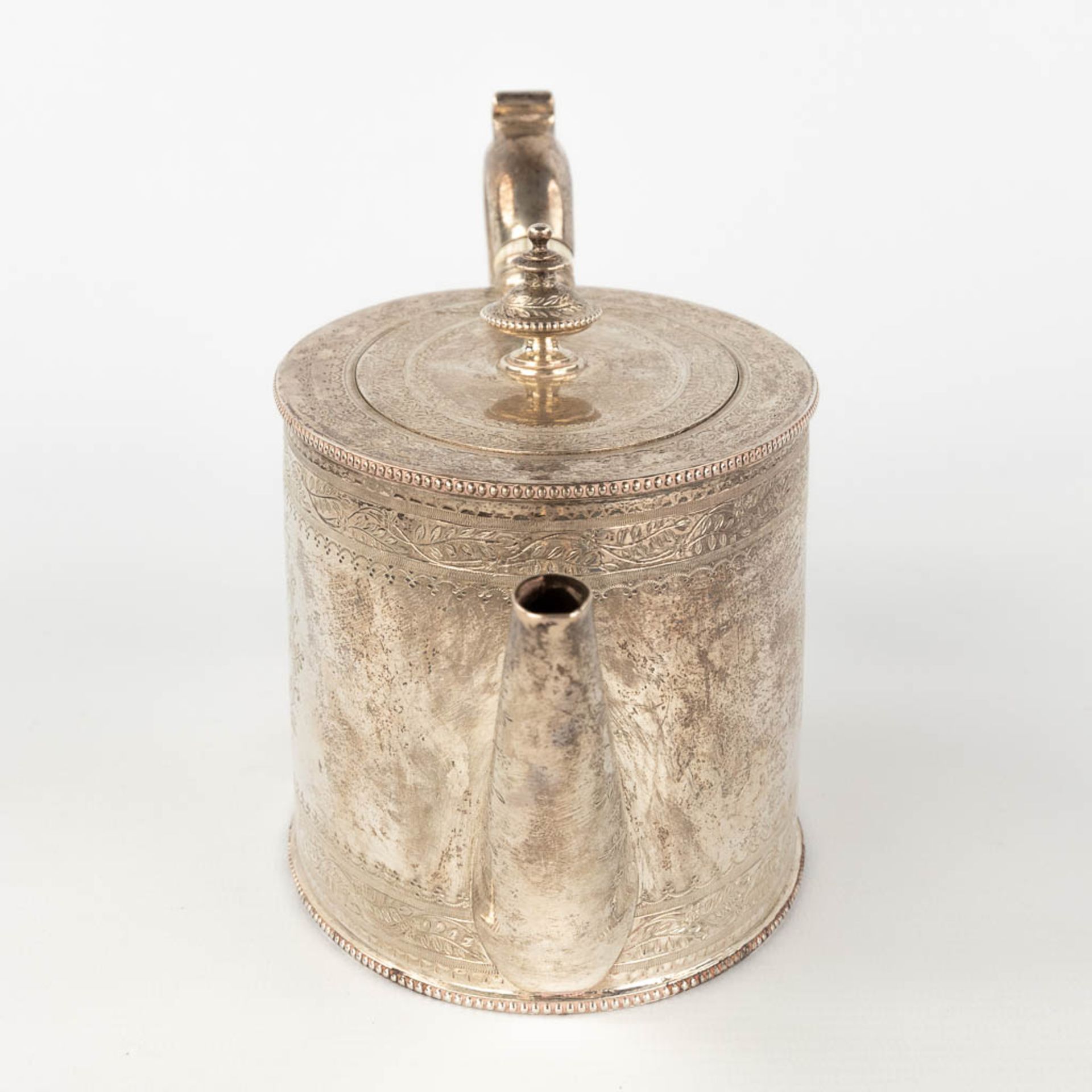 An antique tea pot, silver, London, 19th century. 520g. (L: 10 x W: 26 x H: 13 cm) - Image 5 of 14