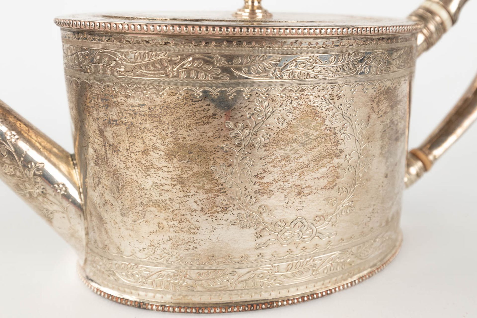 An antique tea pot, silver, London, 19th century. 520g. (L: 10 x W: 26 x H: 13 cm) - Image 12 of 14