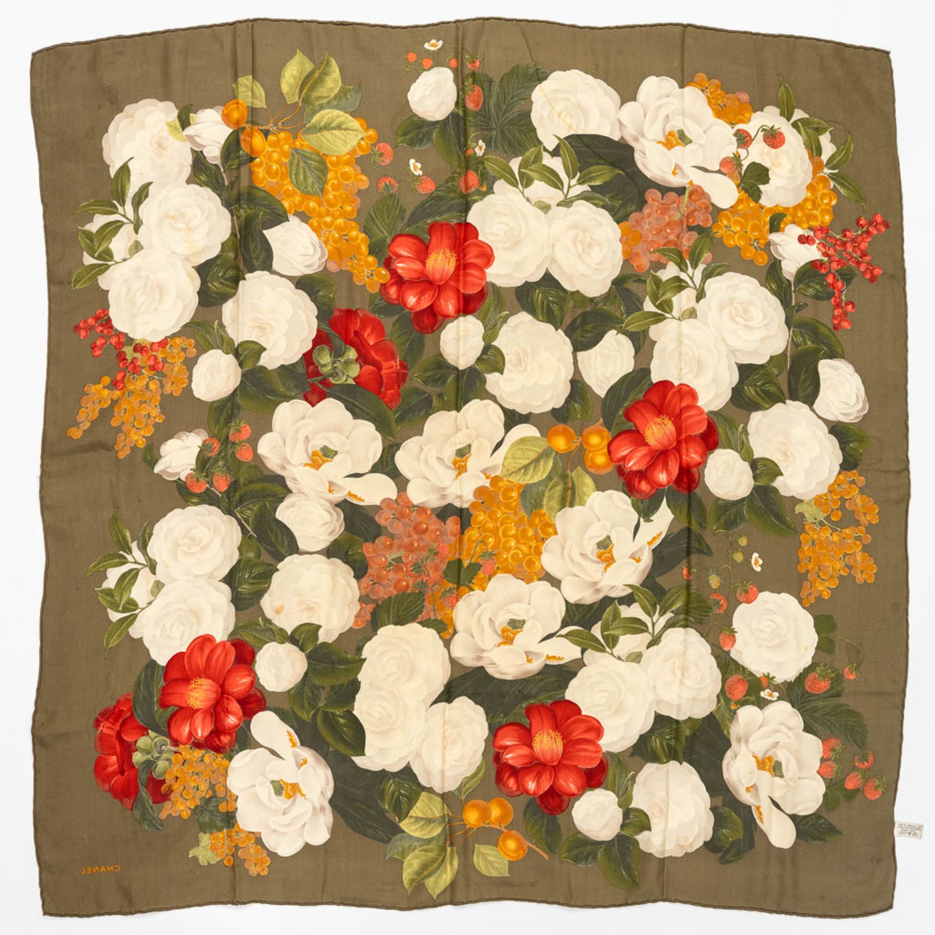 Chanel, a collection of 3 silk scarfs. (L: 86 x W: 86 cm) - Image 11 of 28