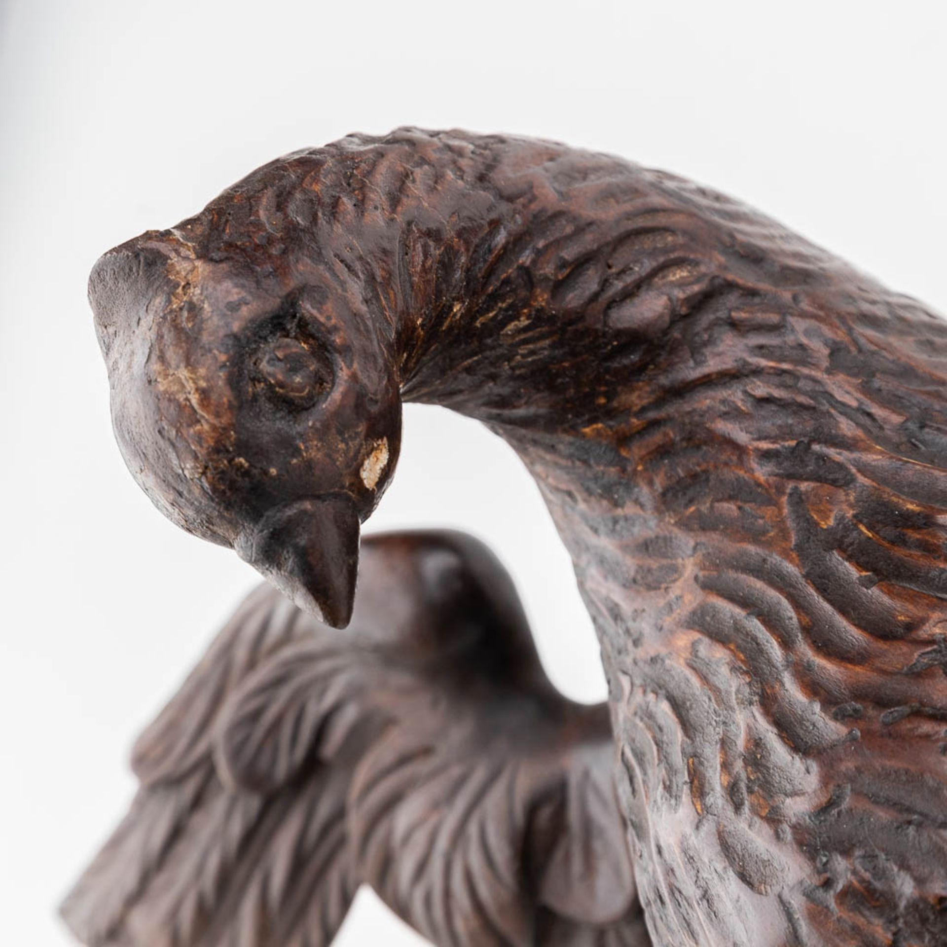 A wood-sculptured dove of peace, 19th century. (L: 12 x W: 45 x H: 25 cm) - Image 9 of 11