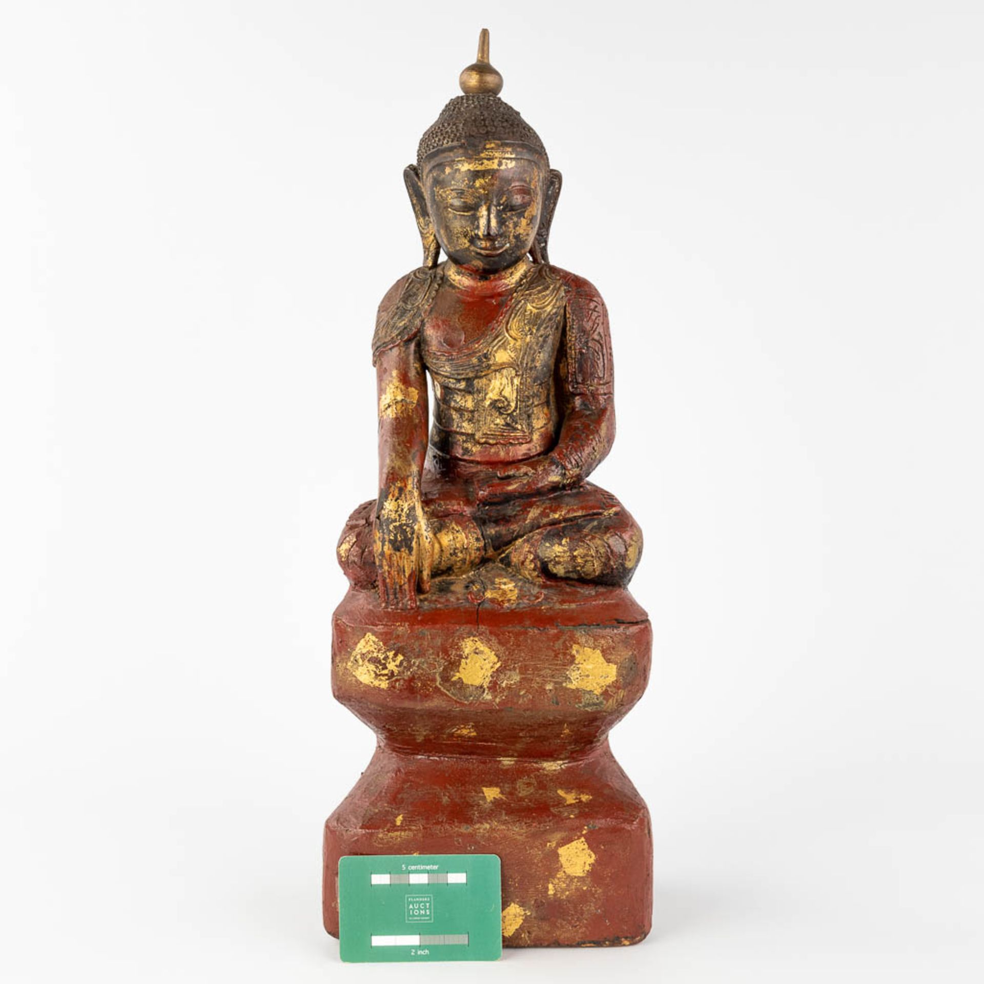 A collection of two wood-sculptured buddha statues, 19th/20th C. (W: 29 x H: 60 cm) - Image 13 of 27
