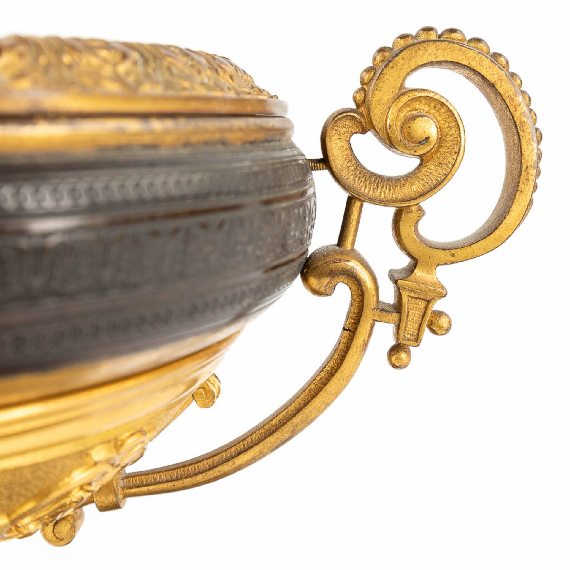 An antique trophy, made of gilt and patinated bronze. 19th C. (L: 16 x W: 22 x H: 27 cm) - Image 14 of 14