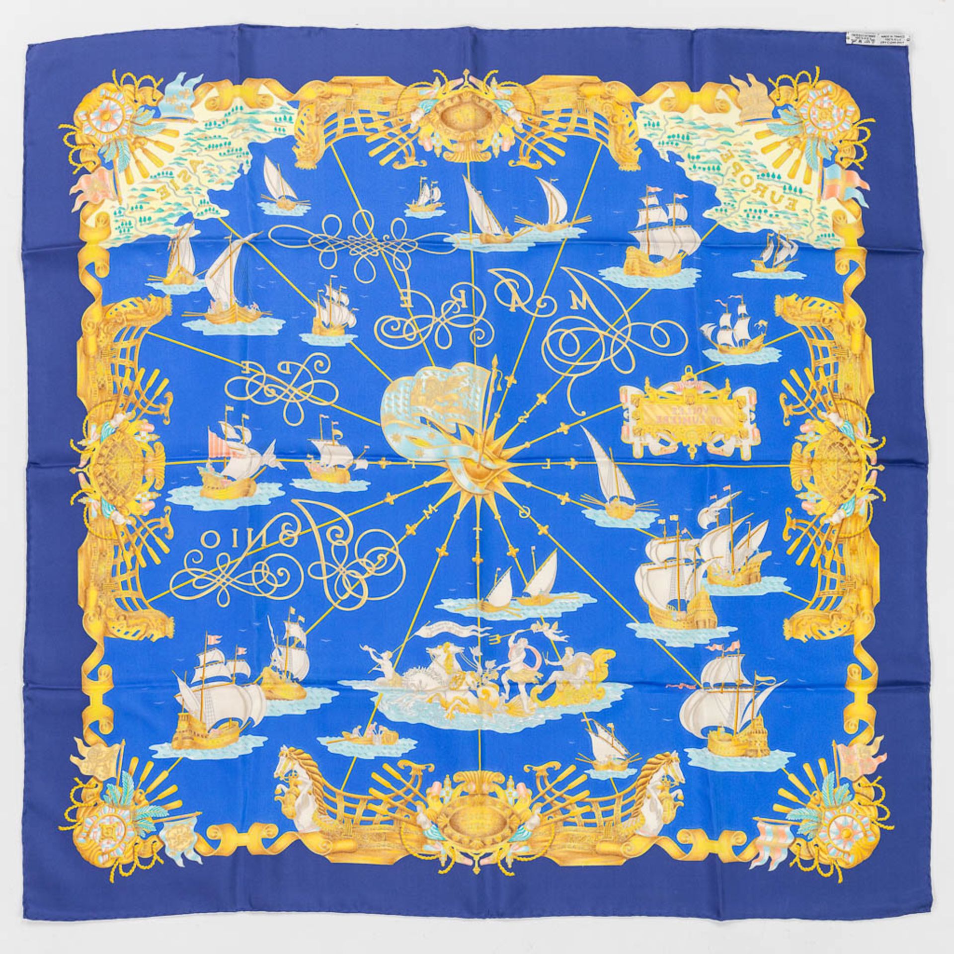 Hermès Paris, a silk scarf 'Mare De Jonio'. (L: 88 x W: 88 cm) - Image 19 of 21