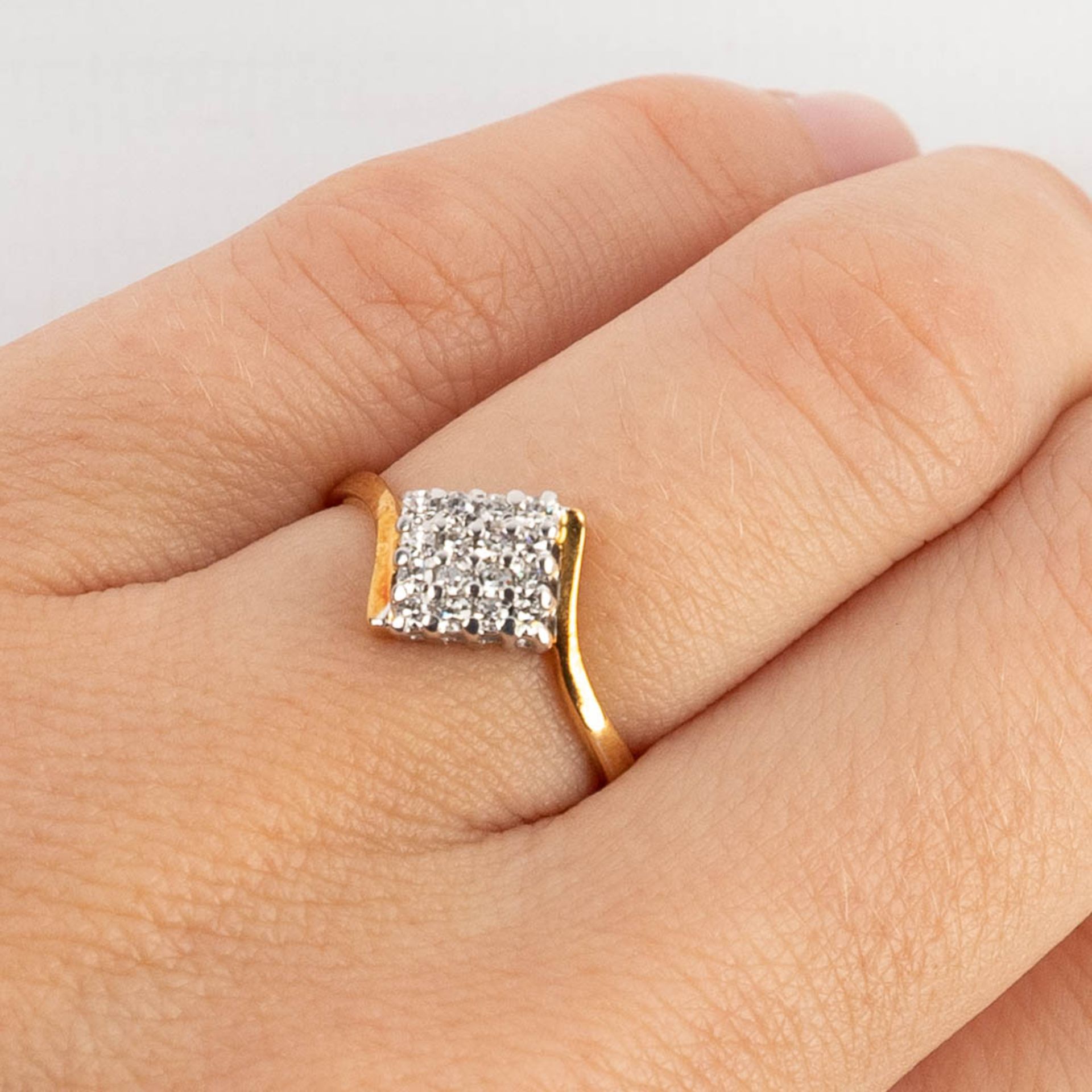 A yellow and white gold ring finished with 9 brilliants. 2,14g. size: 51 - Image 12 of 12