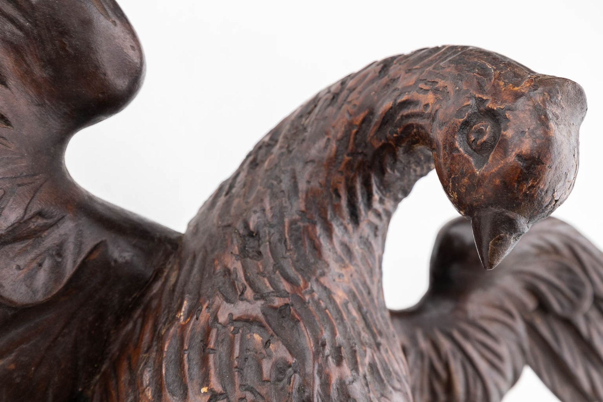 A wood-sculptured dove of peace, 19th century. (L: 12 x W: 45 x H: 25 cm) - Image 10 of 11