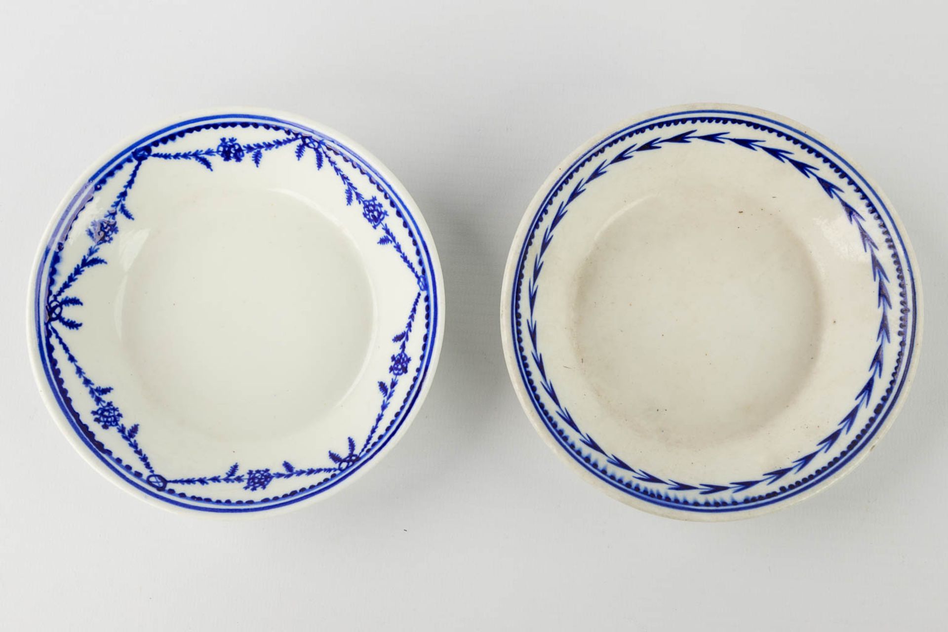Tournai ceramics, a very large collection of faience plates, saucers and serving accessories. 174 pi - Image 20 of 21