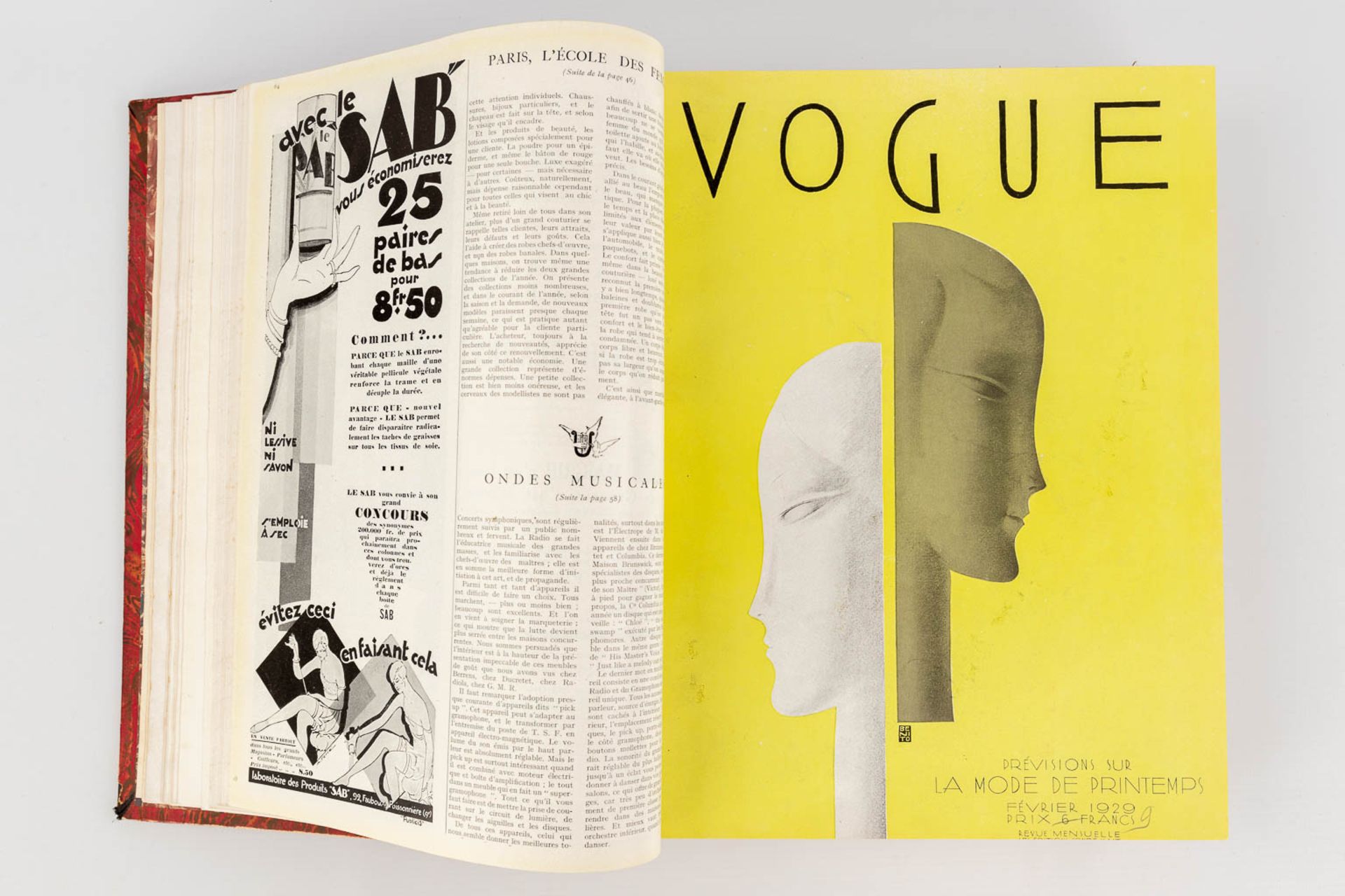 An assembled book with the Vogue magazine, 1929. (L: 5 x W: 25,5 x H: 31,5 cm) - Image 4 of 18