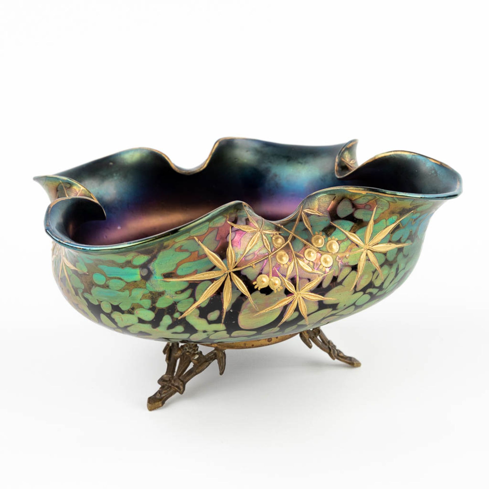 A Pâte-de-Verre glass bowl on a bronze base, Art Nouveau. (H: 12 x D: 26,5 cm) - Image 3 of 11