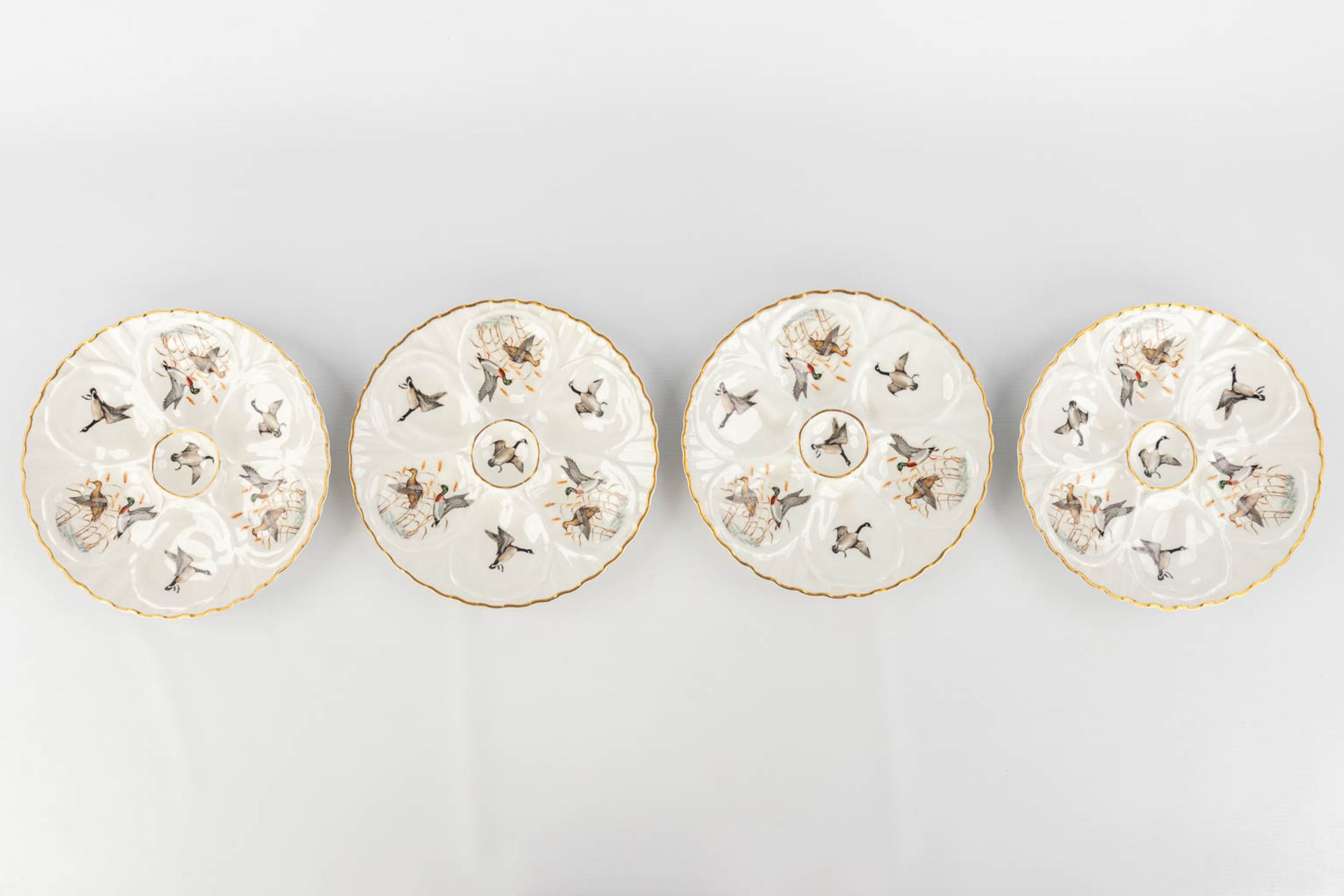 Porcelaine De Paris, France, a collection of 12 oyster plates decorated with birds. 20th C. (D: 23 c - Image 3 of 14