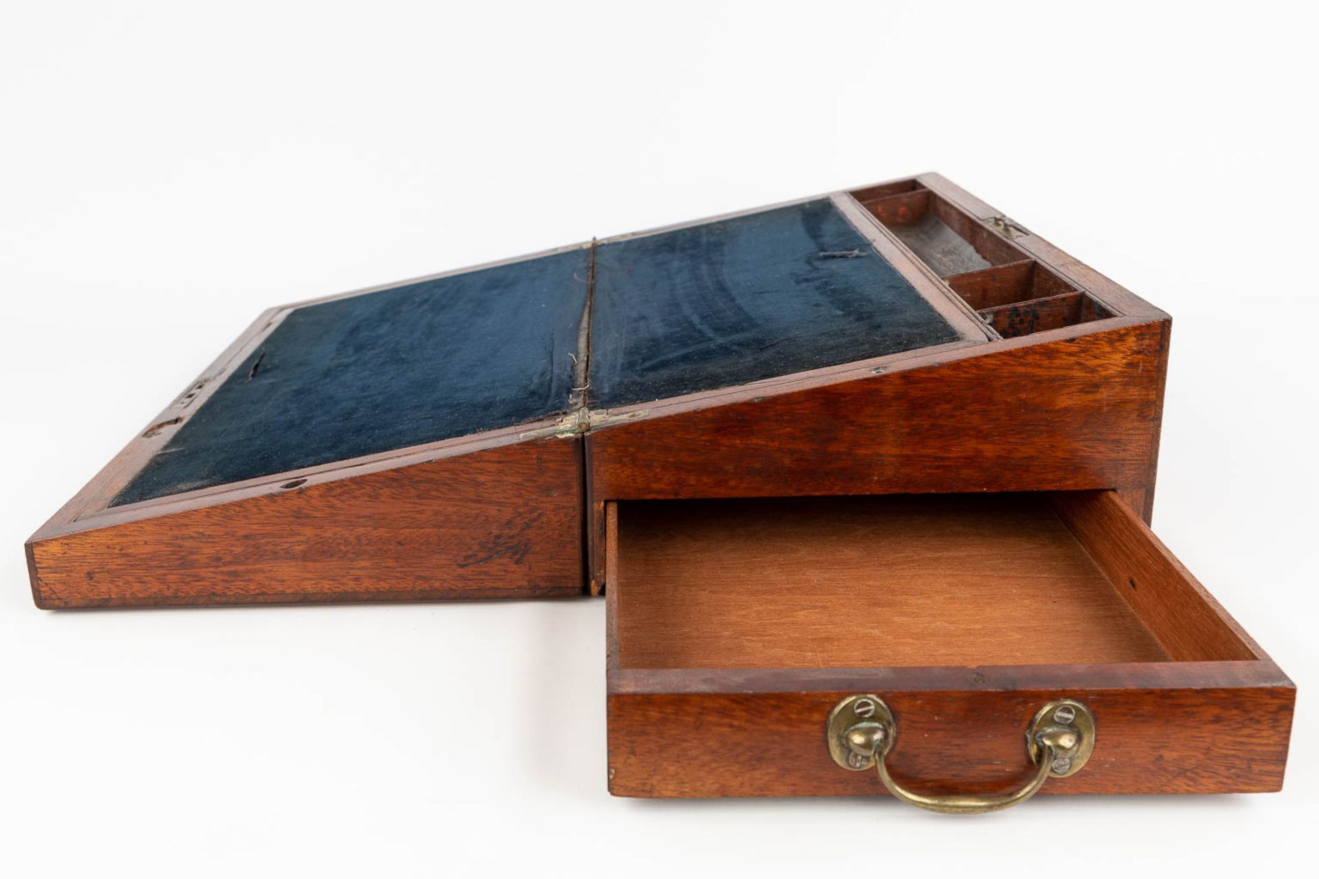 An antique English 'Slope Desk', 19th C. (L: 24,5 x W: 45 x H: 16 cm) - Image 4 of 18