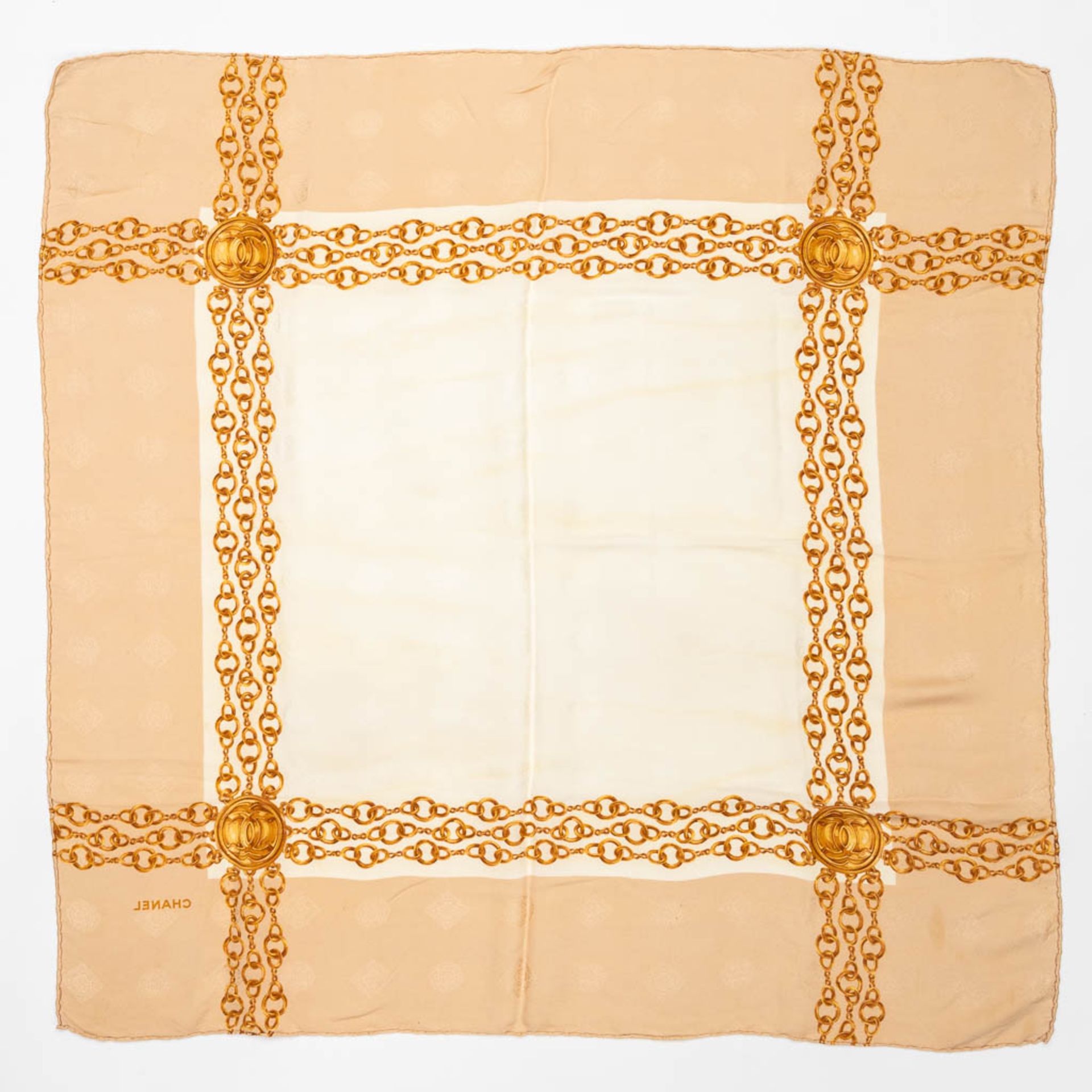 Chanel, a collection of 3 silk scarfs. (L: 86 x W: 86 cm) - Image 18 of 28