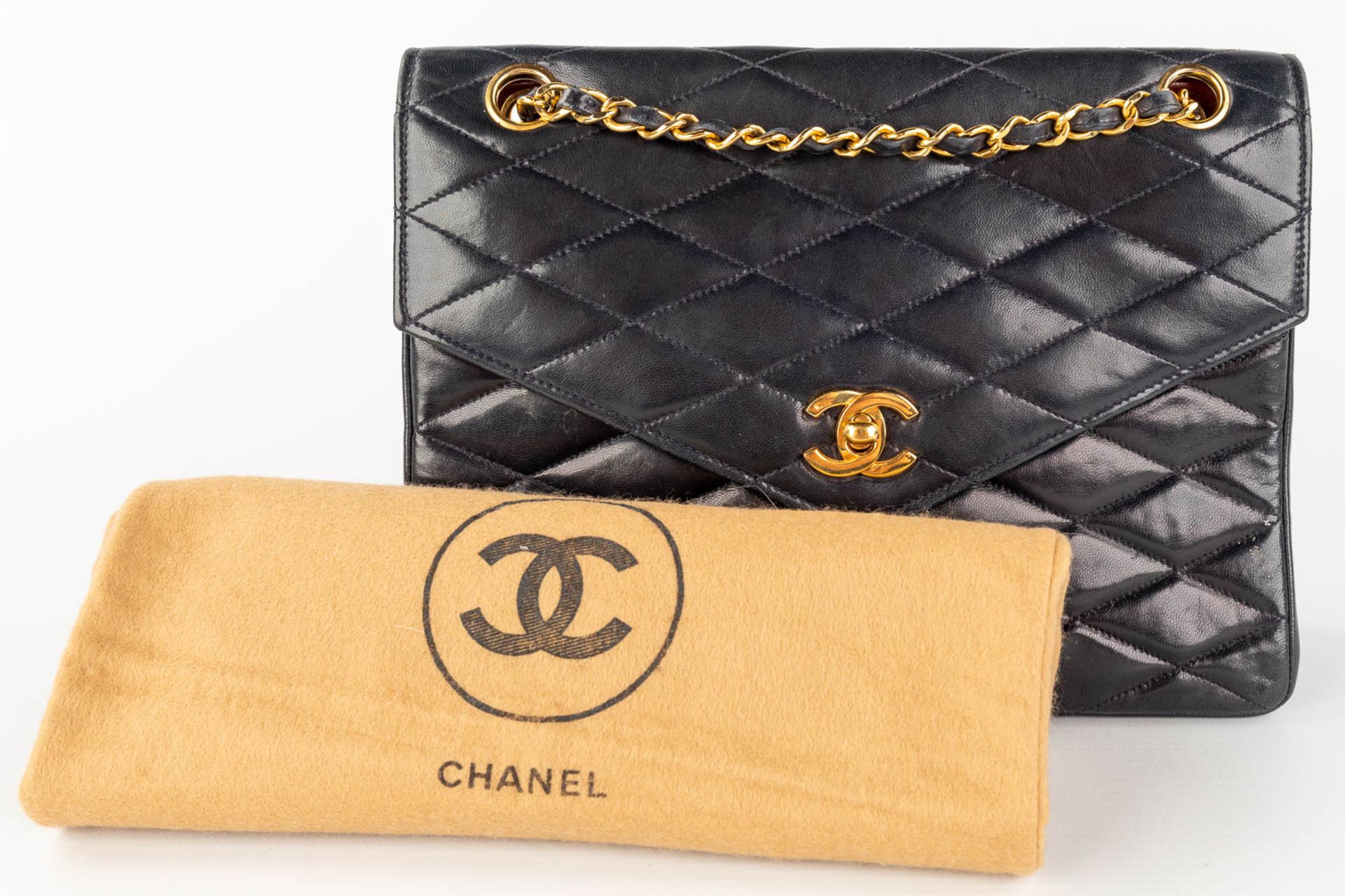 Chanel, a handbag made of dark blue/black leather with gold-plated hardware. Circa 1970. (W: 25 x H: - Image 17 of 18