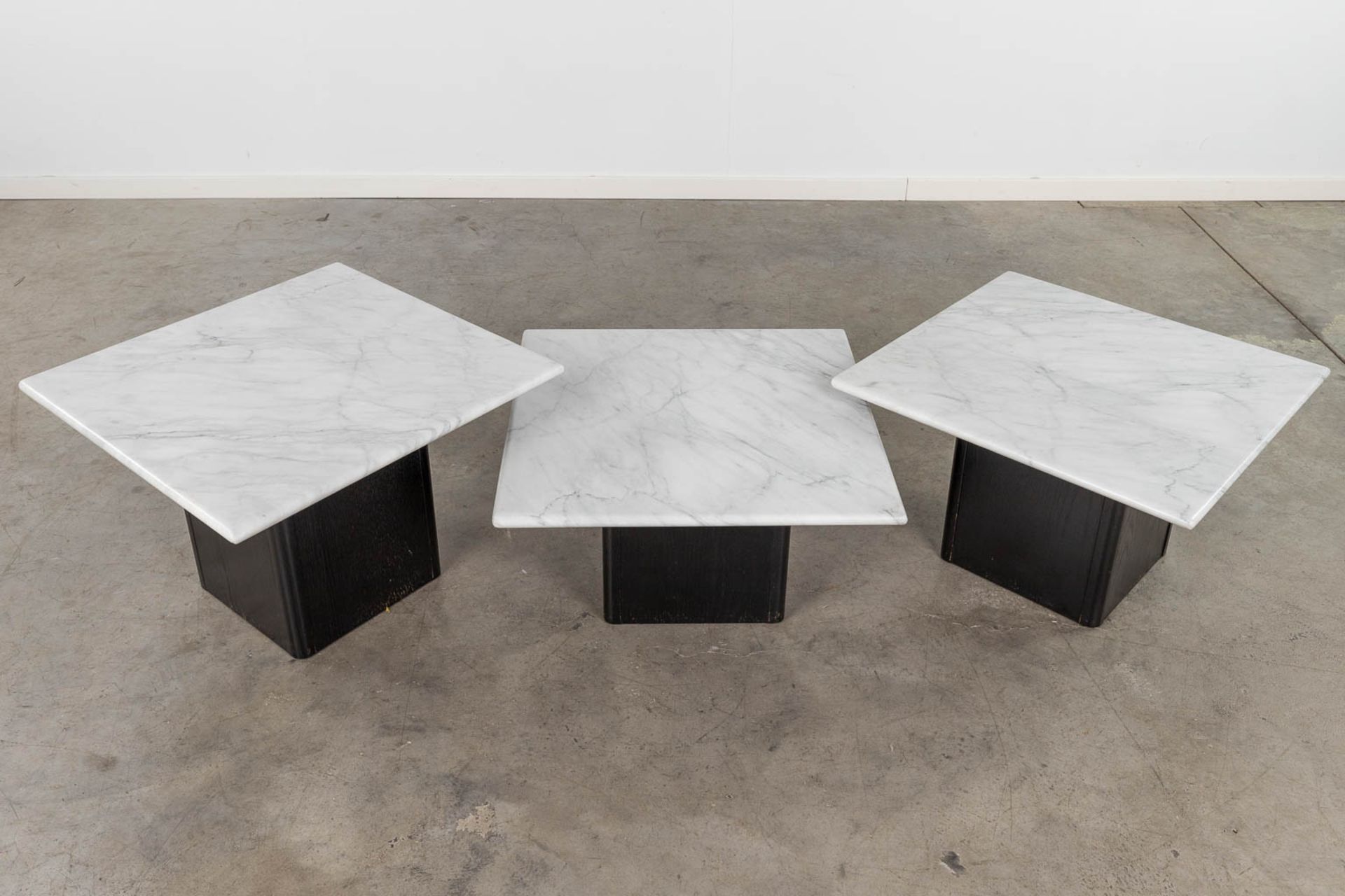 A set of 3 matching coffee tables with different heights, marble on a wood stand. Circa 1980. (L: 60 - Image 6 of 10