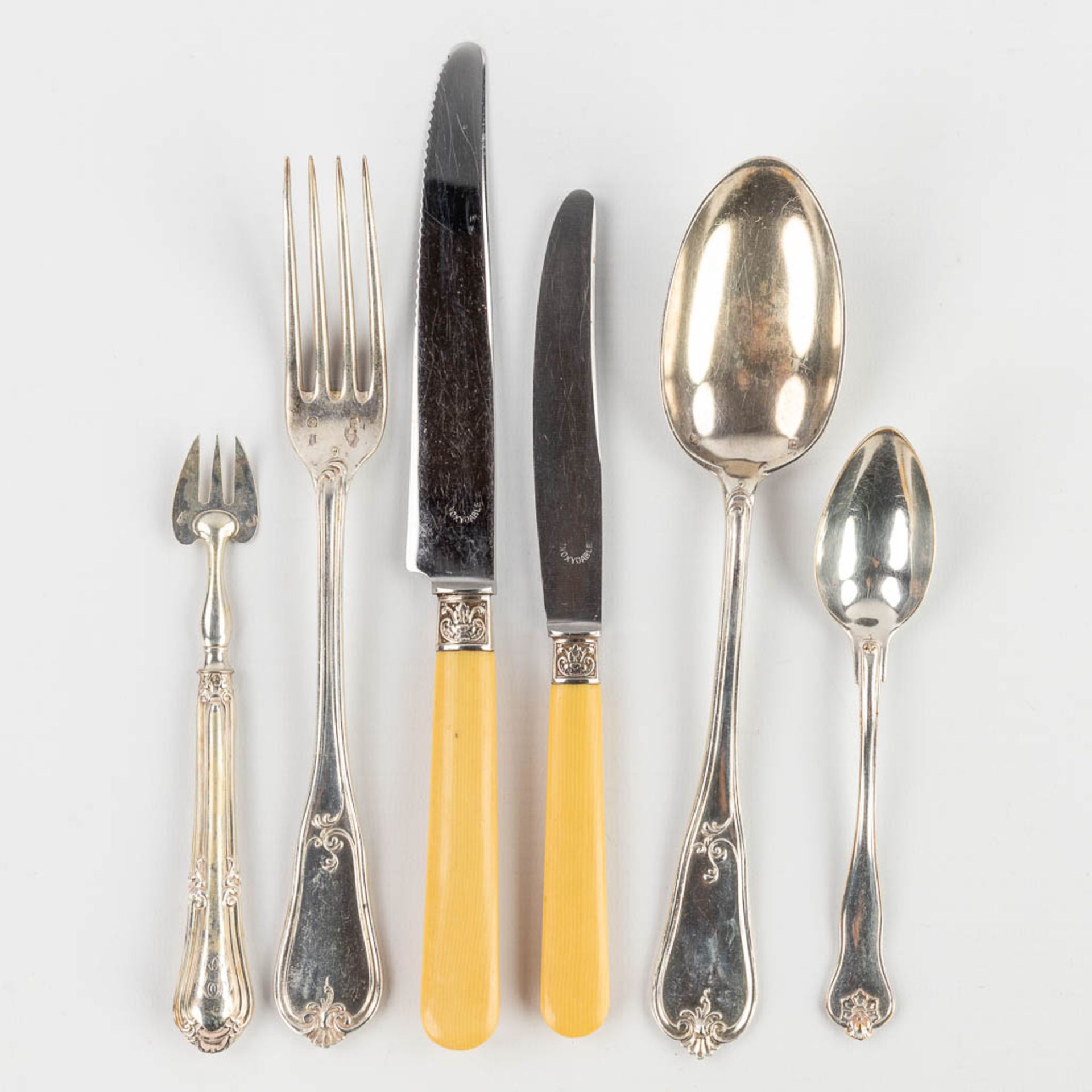 An assembled collection of silver and silver-plated cutlery in 6 storage boxes. - Image 23 of 25
