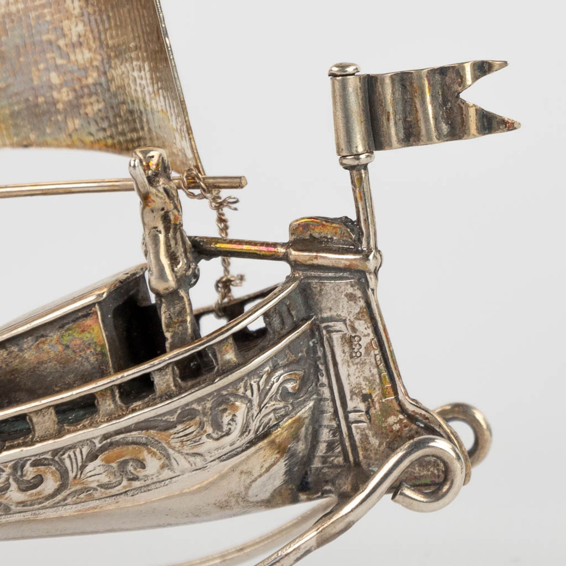 A windmill, 2 horse-drawn carriages, a farmer's cart, 2 sailboats, silver. Marked 835. 374,60g. (H: - Image 5 of 16