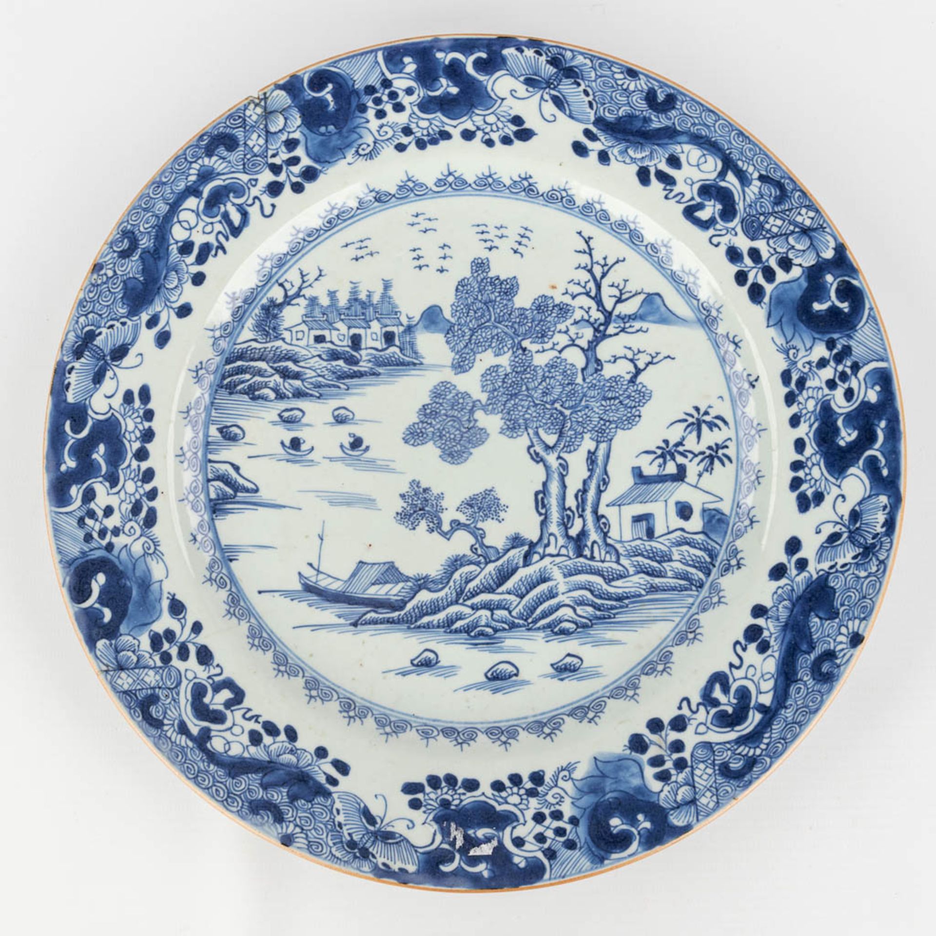 A collection of 10 Chinese porcelain plates with blue-white decor. 19th/20th century. (D: 35 cm) - Bild 3 aus 23