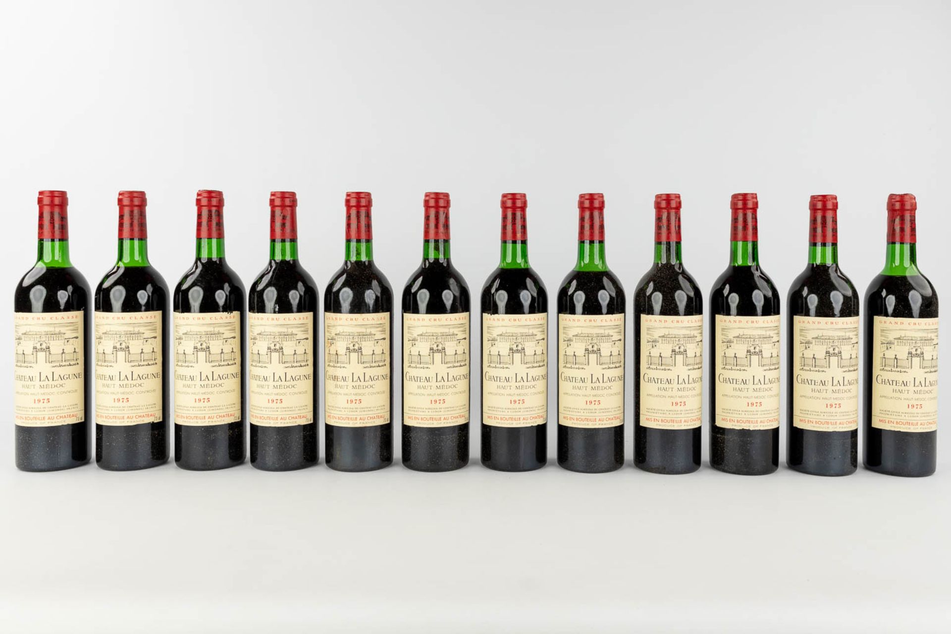 Château La Lagune Haut Médoc, 1975, 12 bottles. - Bild 4 aus 13
