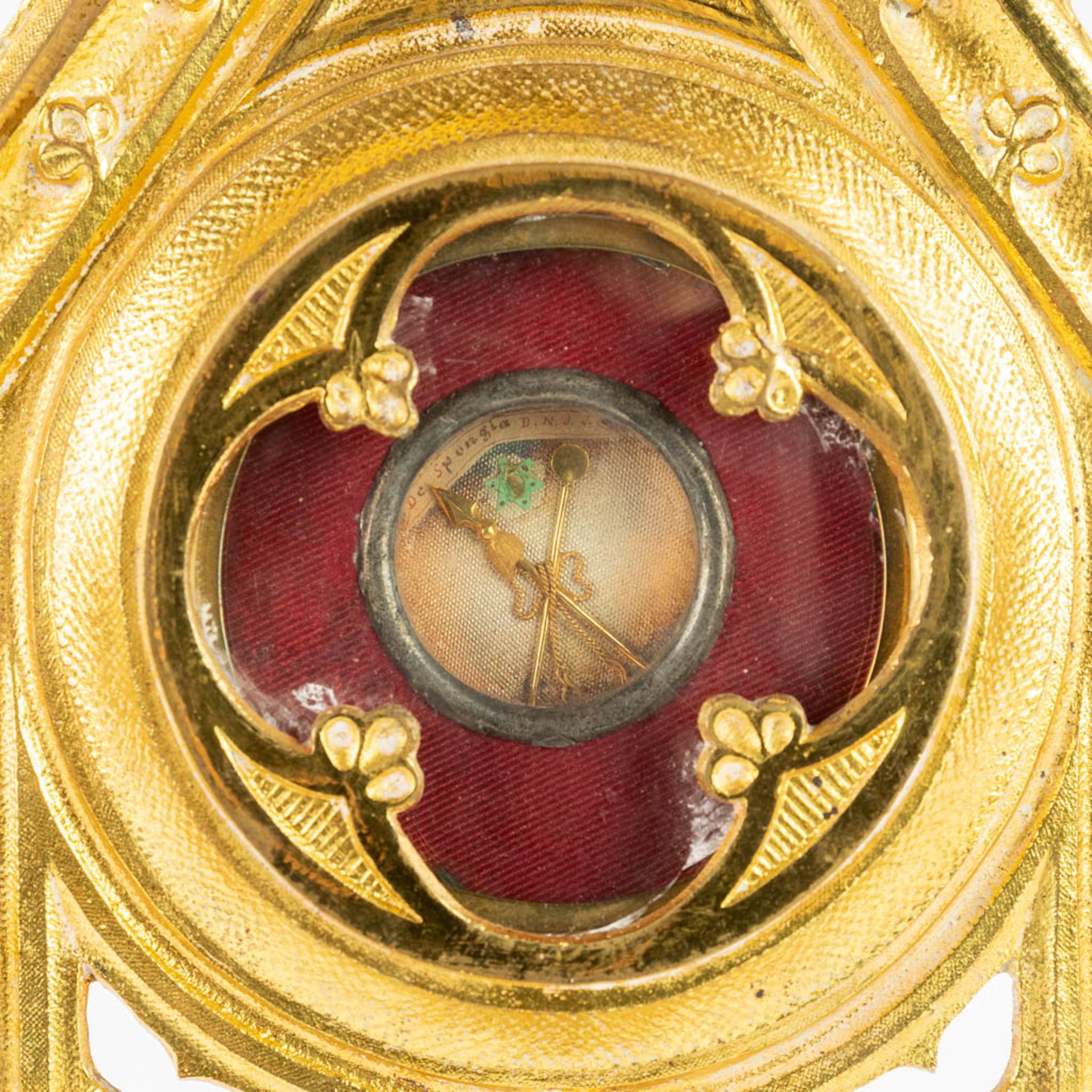 A sealed theca with relic 'De Spongia DNJC' in a bronze monstrance in a gothic revival style. 1858. - Image 9 of 17