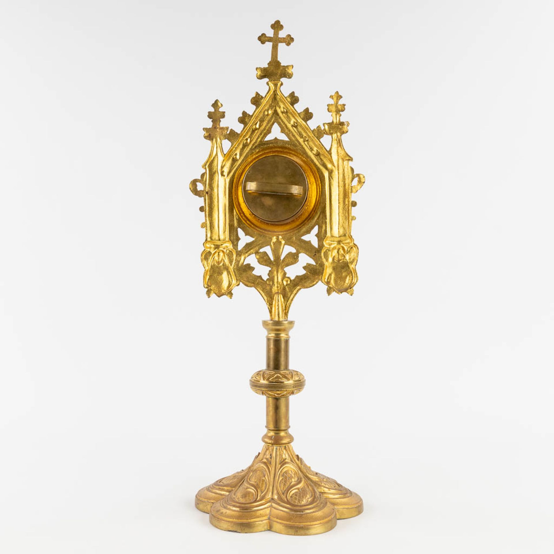 A sealed theca with relic 'De Spongia DNJC' in a bronze monstrance in a gothic revival style. 1858. - Image 5 of 17