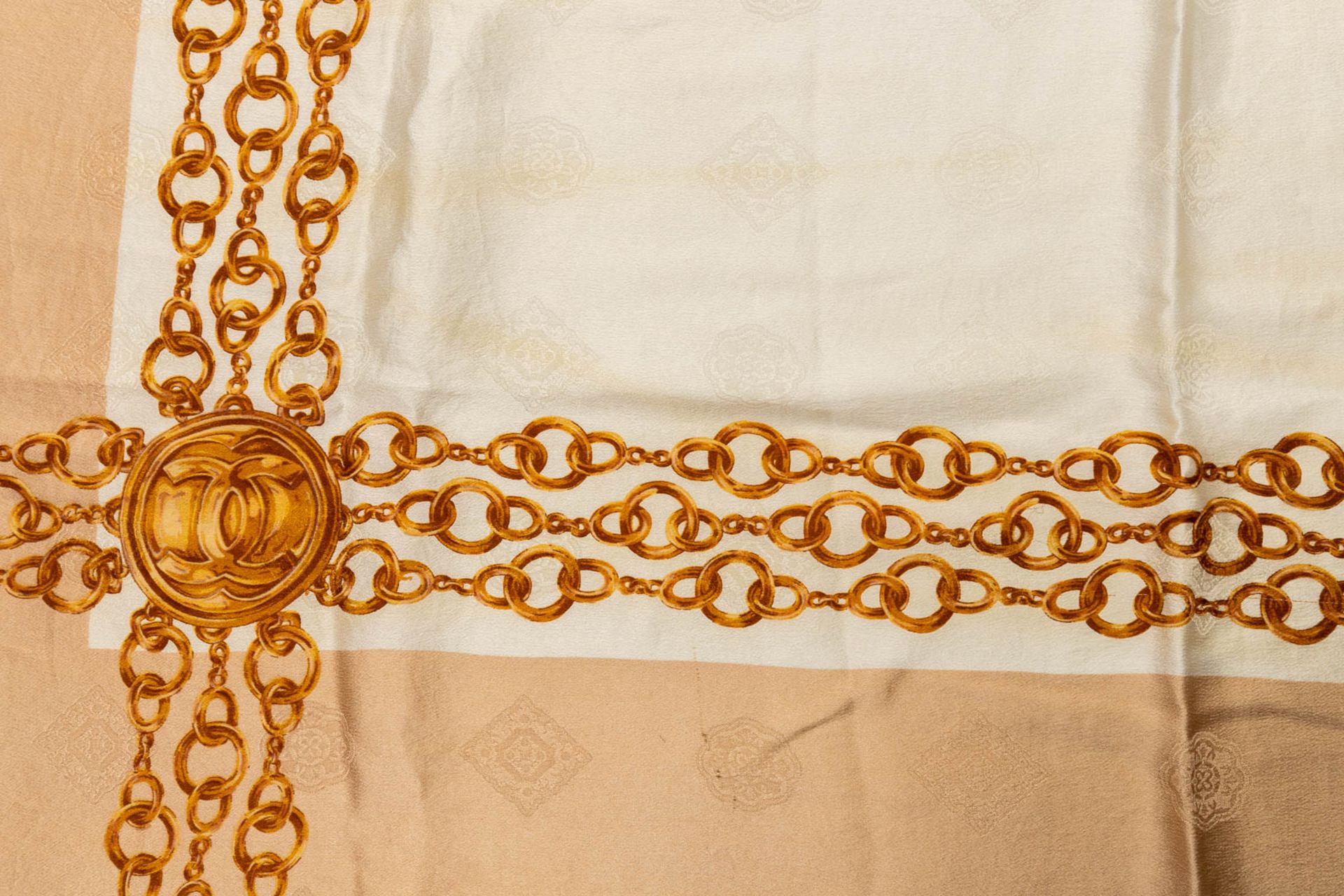 Chanel, a collection of 3 silk scarfs. (L: 86 x W: 86 cm) - Image 17 of 28