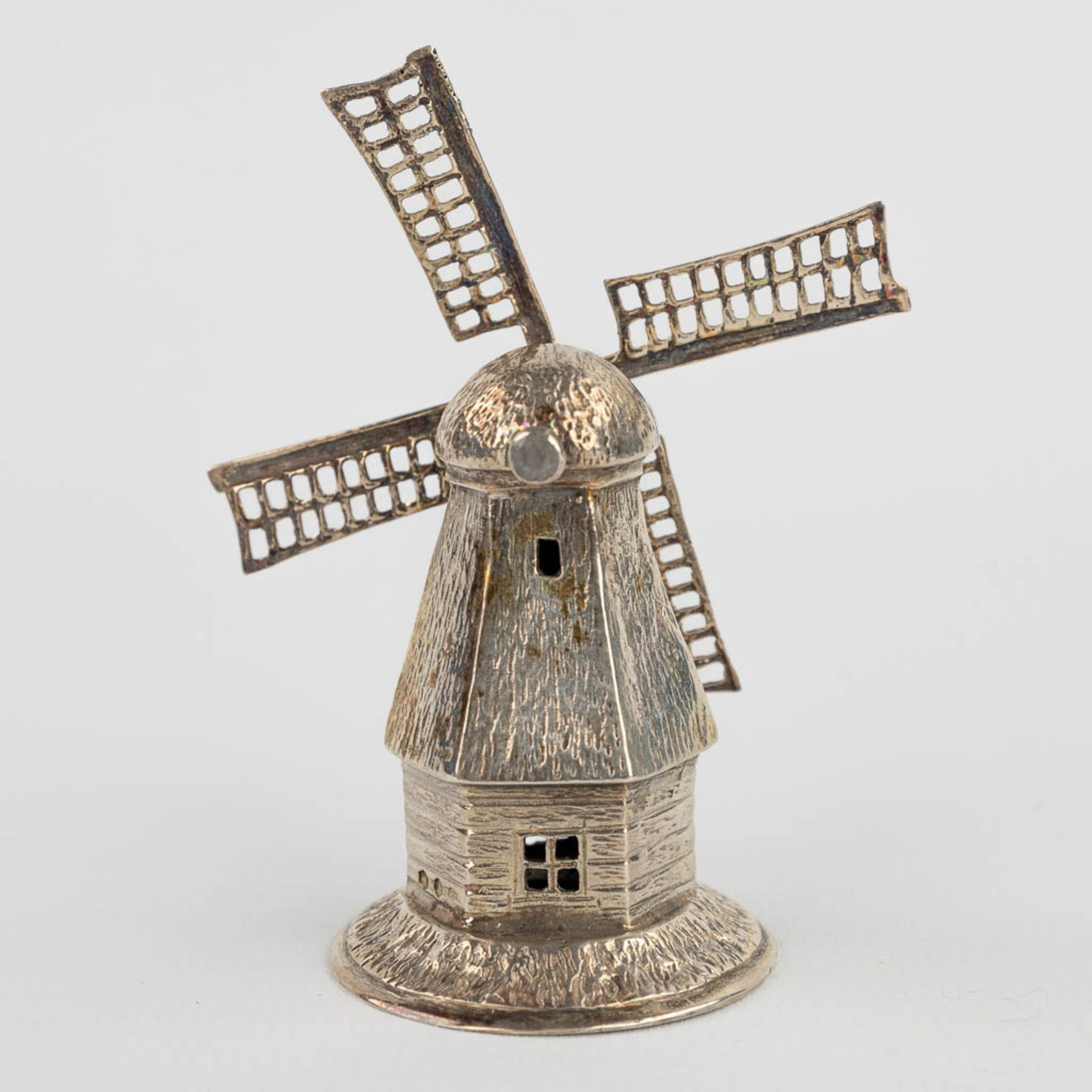 A windmill, 2 horse-drawn carriages, a farmer's cart, 2 sailboats, silver. Marked 835. 374,60g. (H: - Image 8 of 16