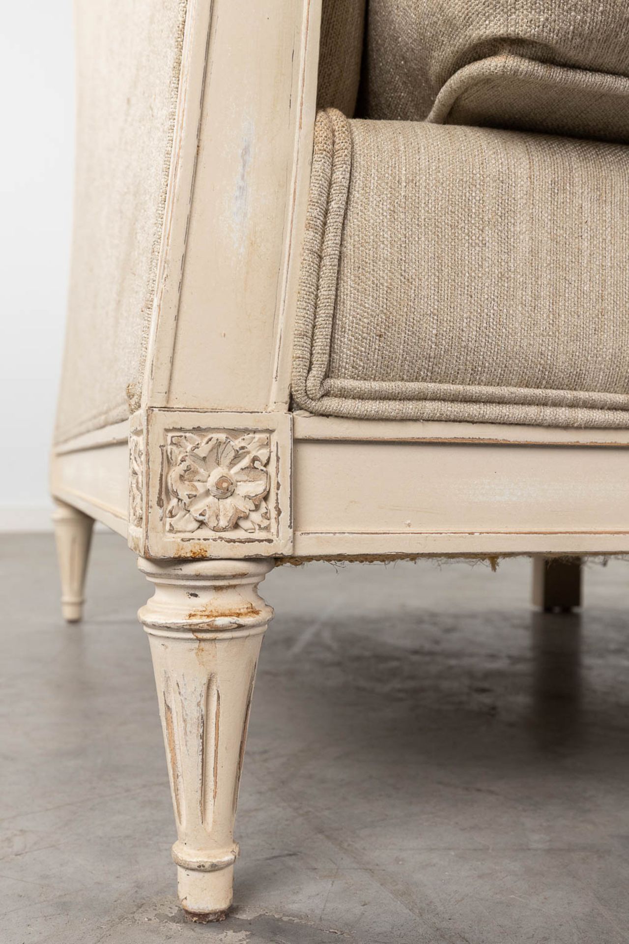 An antique settee with straight sides, Louis XVI style. (L: 84 x W: 188 x H: 90 cm) - Image 13 of 13