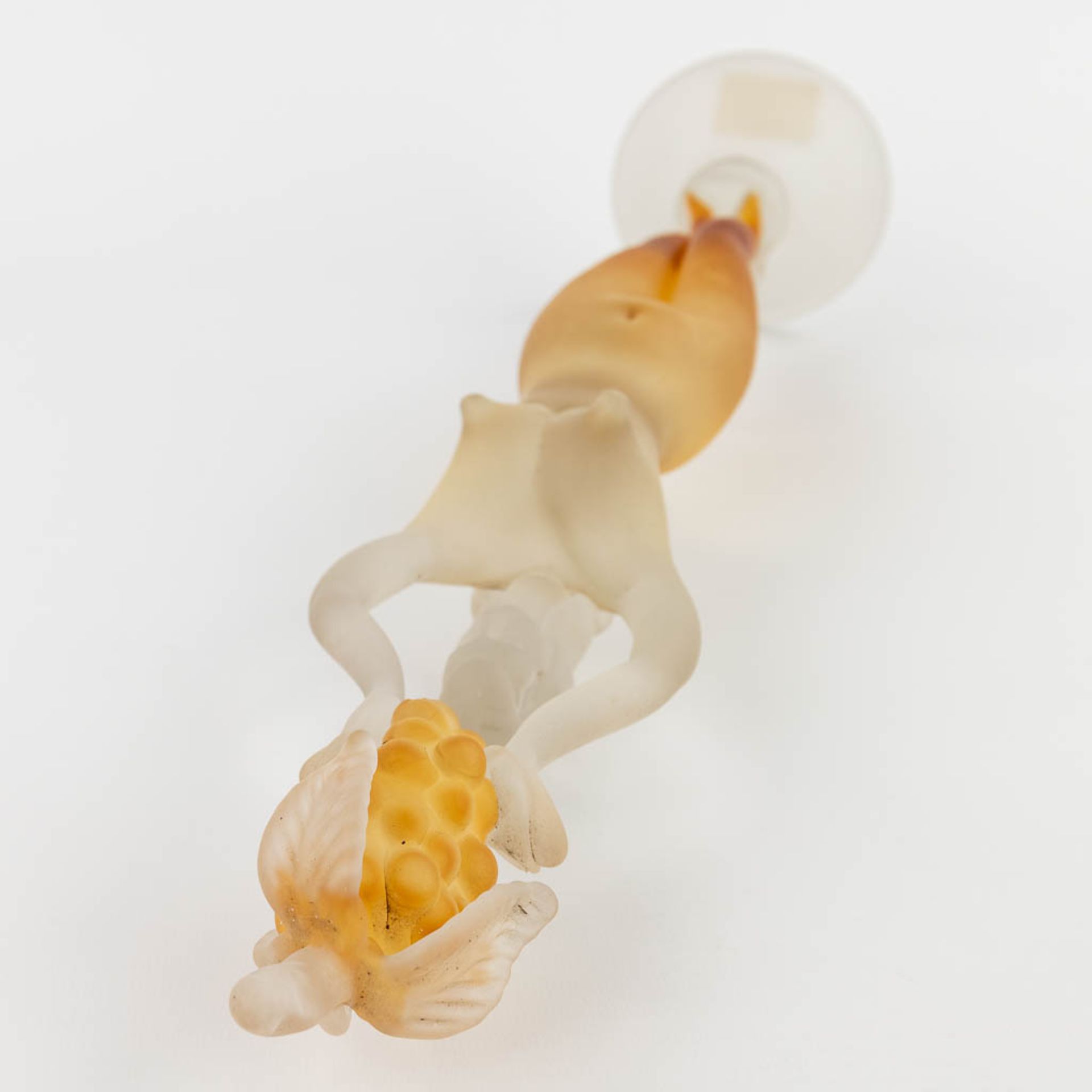 A female figurine holding grapes, Blown Glass, Murano Italy. (H: 50 x D: 11,5 cm) - Image 13 of 13