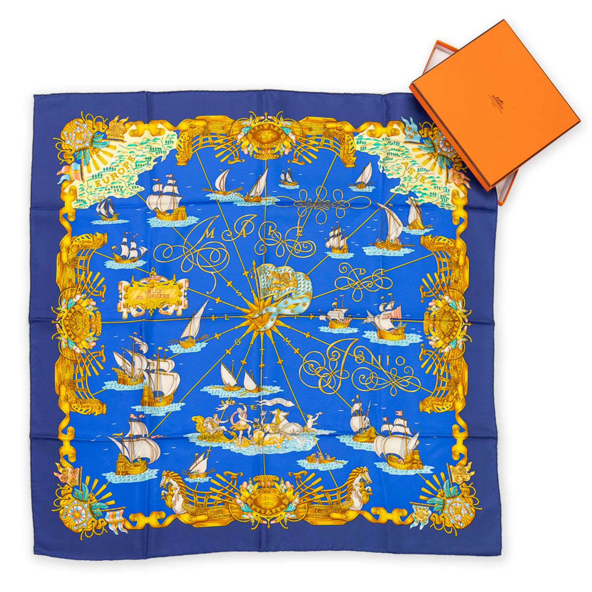 Hermès Paris, a silk scarf 'Mare De Jonio'. (L: 88 x W: 88 cm) - Image 3 of 21