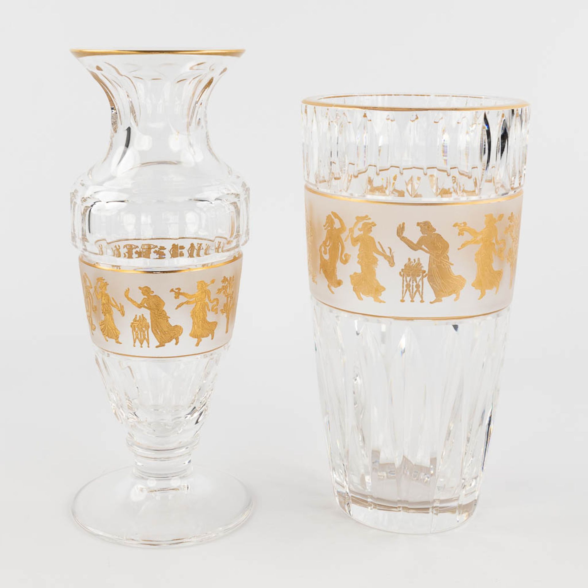 Val Saint Lambert, a collection of 32 crystal vases, 'La Dance De Flore' . (H: 22,5 x D: 12 cm) - Image 6 of 16