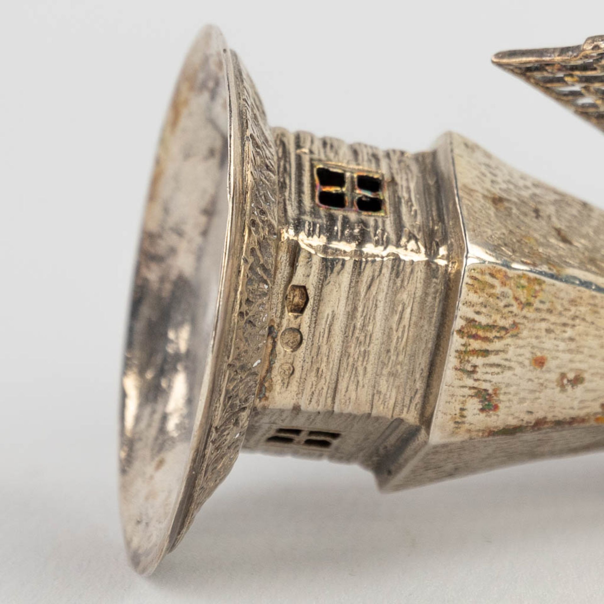 A windmill, 2 horse-drawn carriages, a farmer's cart, 2 sailboats, silver. Marked 835. 374,60g. (H: - Image 9 of 16