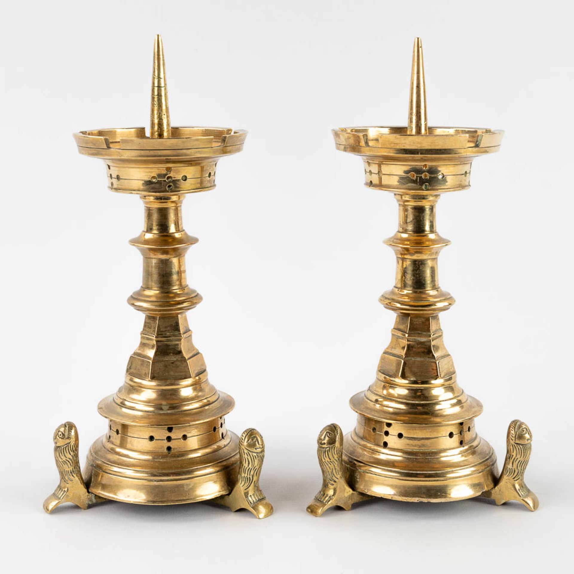 A pair of church candlesticks, bronze standing on lion's. 19th C. (H: 25 x D: 12 cm) - Image 4 of 10