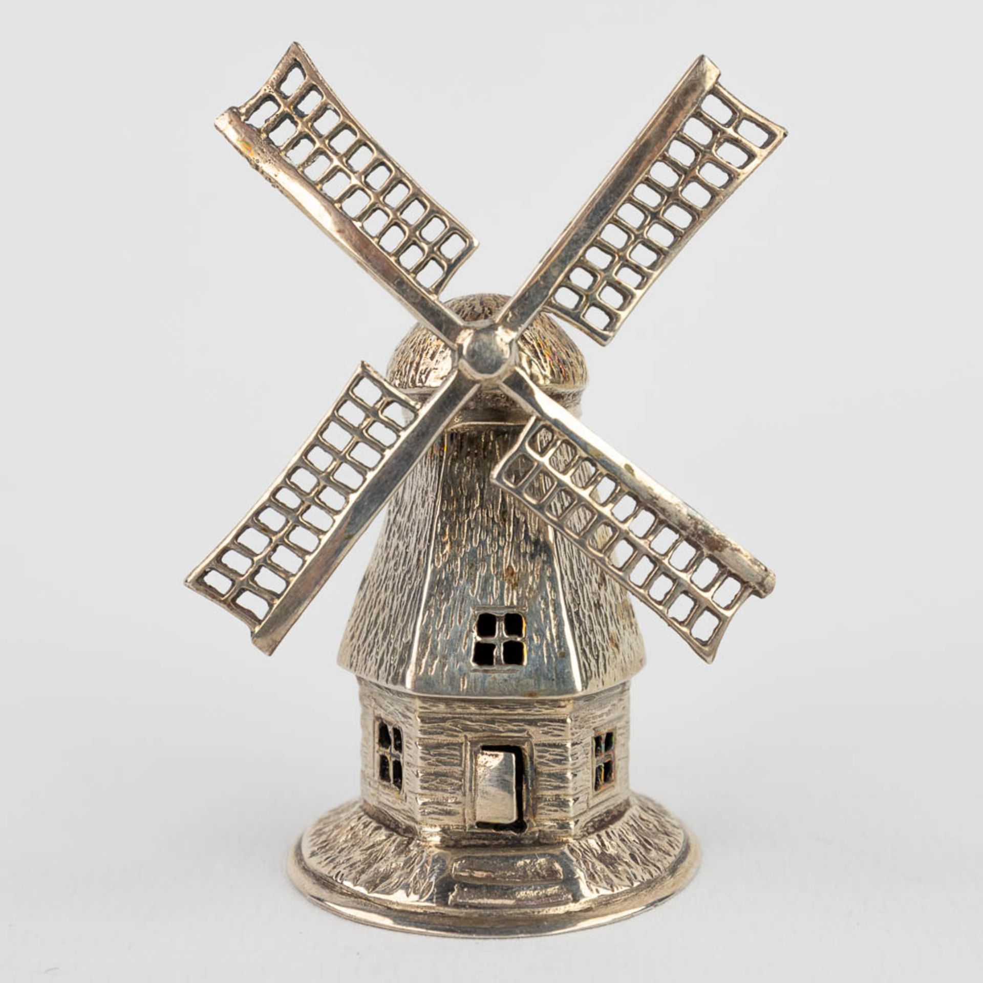 A windmill, 2 horse-drawn carriages, a farmer's cart, 2 sailboats, silver. Marked 835. 374,60g. (H: - Image 7 of 16