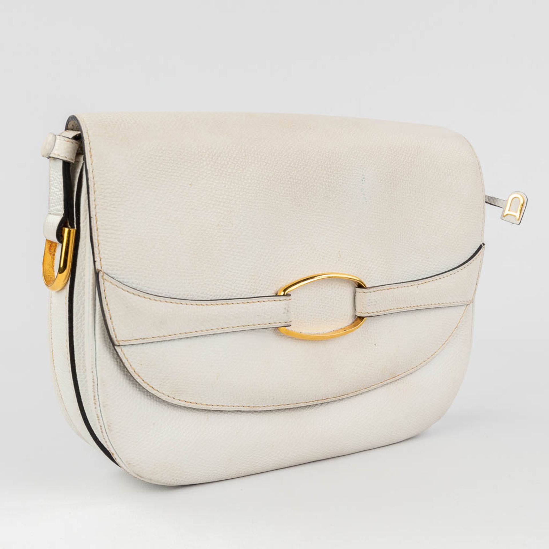 Delvaux, a handbag made of white leather with gold-plated elements. (W: 26 x H: 19 cm) - Bild 5 aus 19