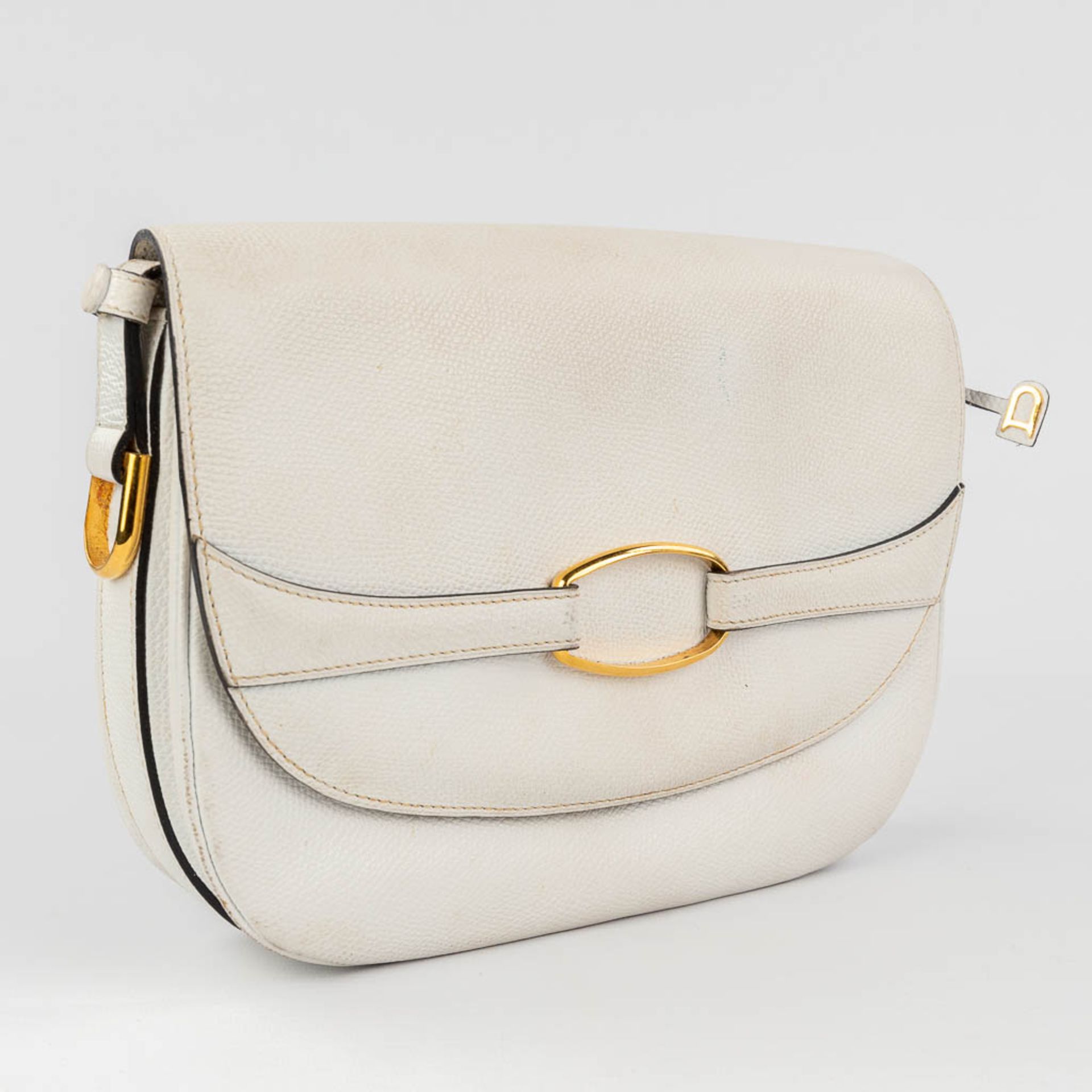 Delvaux, a handbag made of white leather with gold-plated elements. (W: 26 x H: 19 cm) - Image 5 of 19