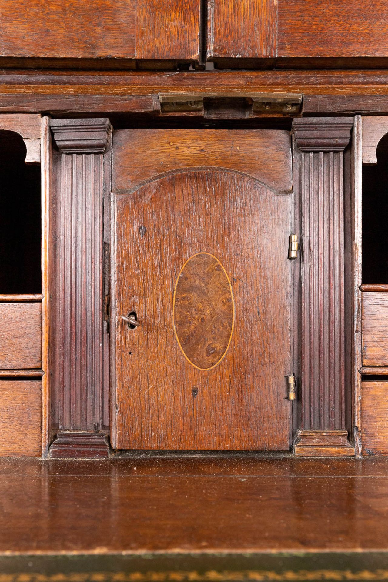 A secretaire with a display cabinet/library, oak, 19th C. (L: 98 x W: 57 x H: 212 cm) - Image 6 of 14