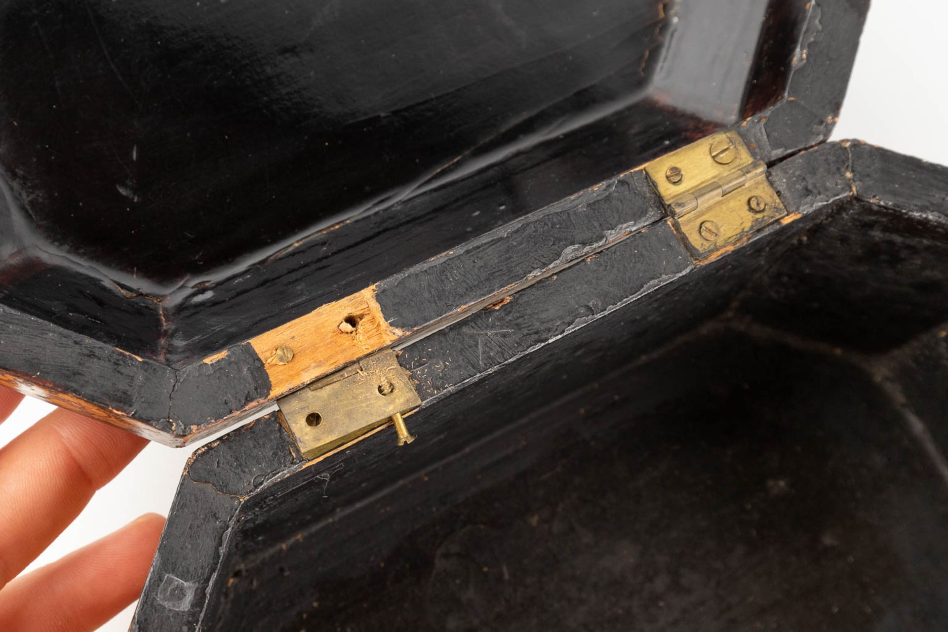 A collection of 5 antique storage boxes, 'Répondre and Répondues', Domino game and jewellery boxes. - Image 4 of 10